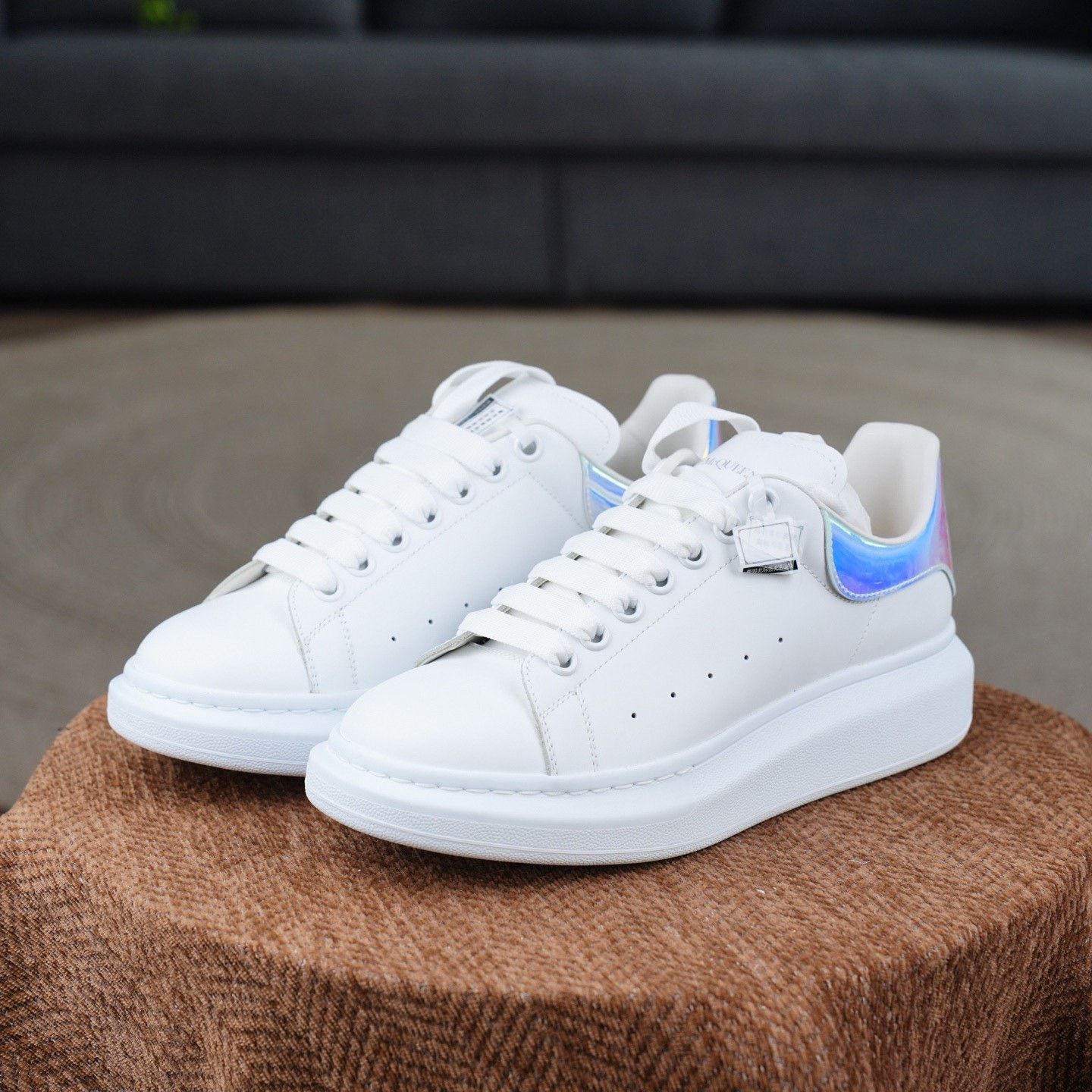 Alexander McQueen Alexander McQueen White Lowtop Sneakers 7 Men Size US 7 / EU 40 - 1 Thumbnail