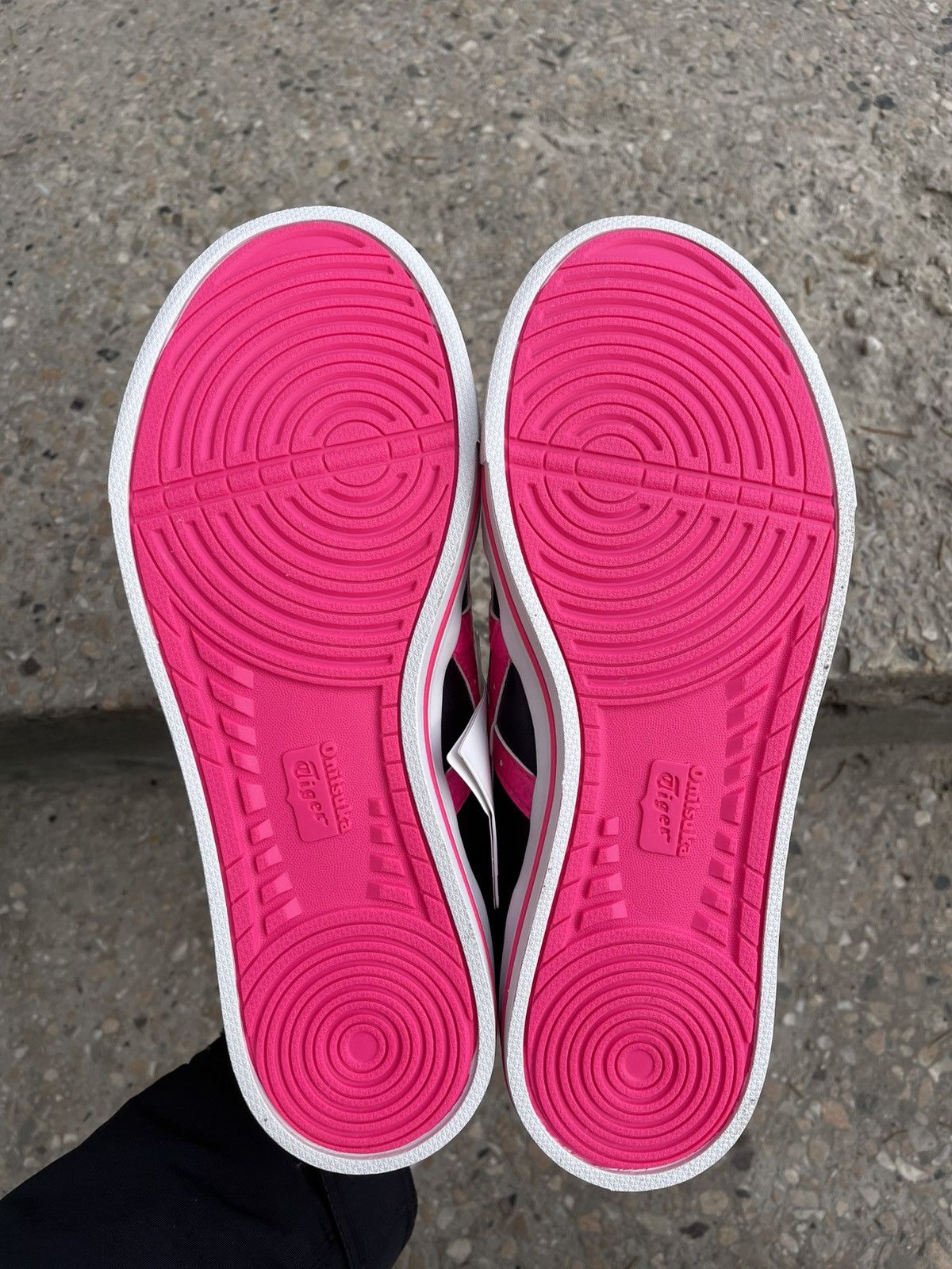 Asics NWB Asics Onitsuka Tiger Black Pink Sneakers EU 39 US 6 Size US 6 / IT 36 - 4 Thumbnail