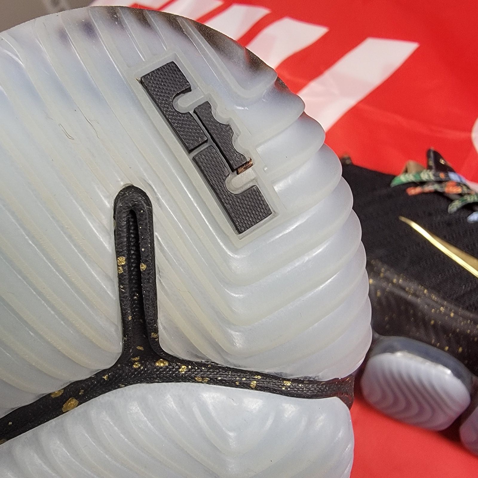 Nike Nike LeBron 16 KC Watch The Throne Sz 11 Black CI1518001 Size US 11 / EU 44 - 9 Thumbnail