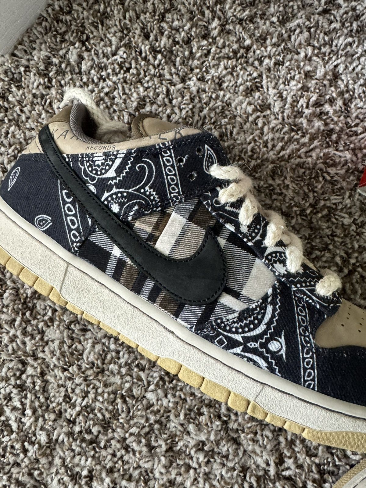 Nike × Travis Scott Nike SB Dunk Low Travis Scott Cactus Jack Size 12 Size US 12 / EU 45 - 8 Thumbnail