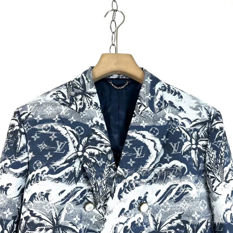 Louis Vuitton Louis Vuitton Show Beach Graffiti Print Double-Breasted Bl Size US M / EU 48-50 / 2 - 3 Thumbnail