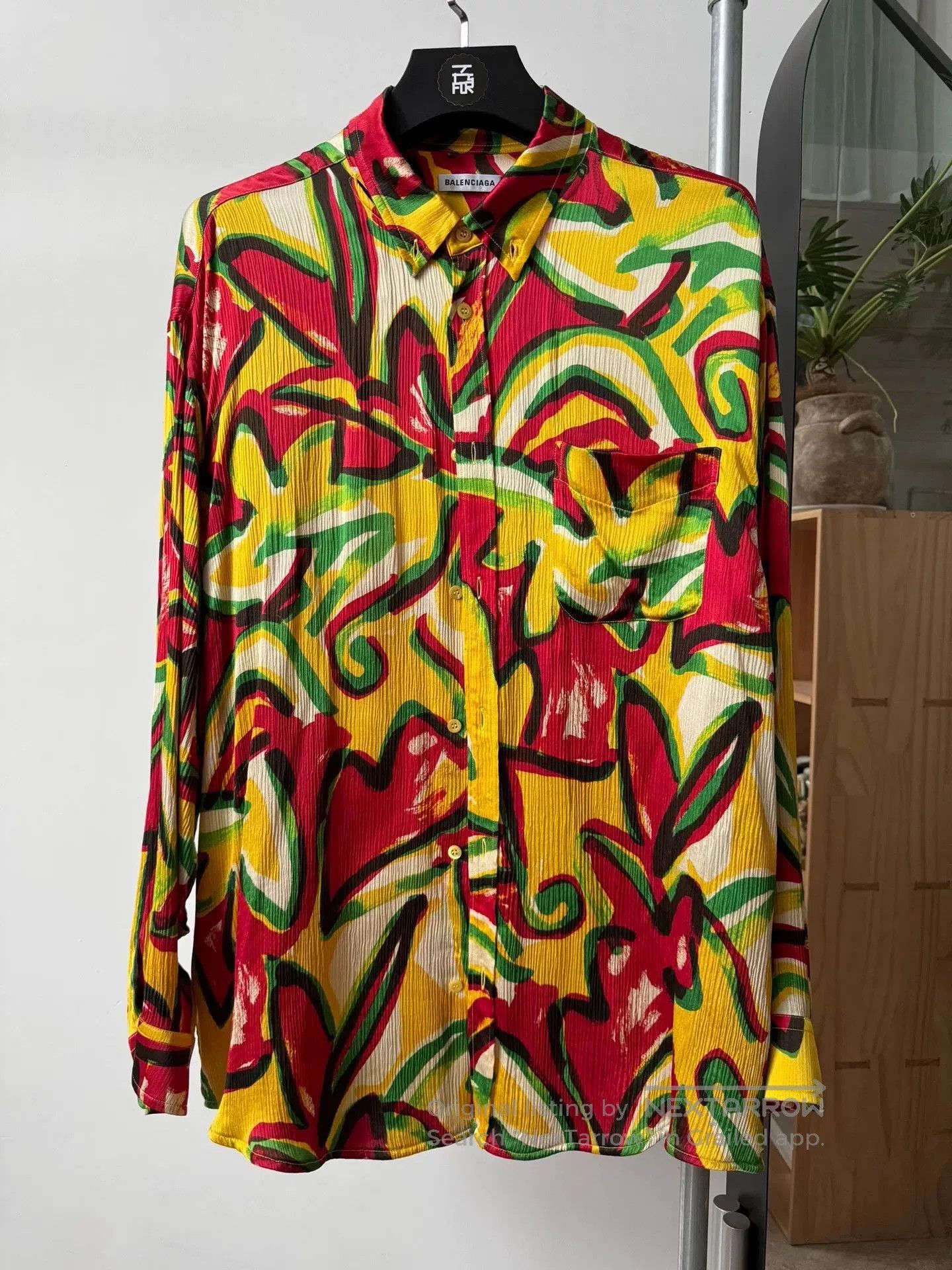 Balenciaga Balenciaga AW18 Silk Shirt with Pleats. Size XS / US 0-2 / IT 36-38 - 1 Thumbnail