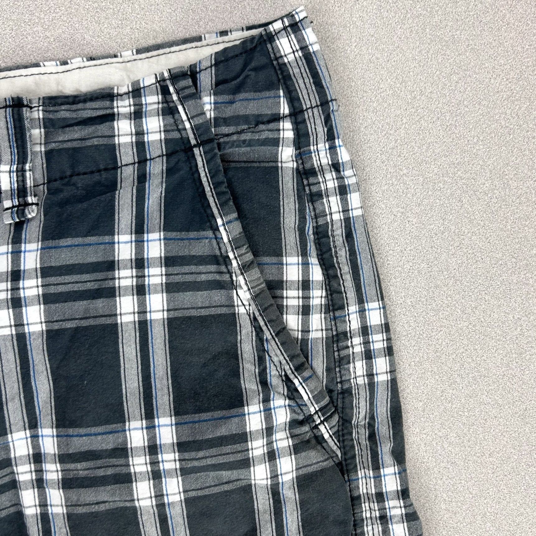 Vintage AMERICAN EAGLE Shorts Mens 36 Cotton Plaid Blue Gray 10.5” Inseam Longer Length Chino Casual Preppy Size US 36 / EU 52 - 3 Thumbnail