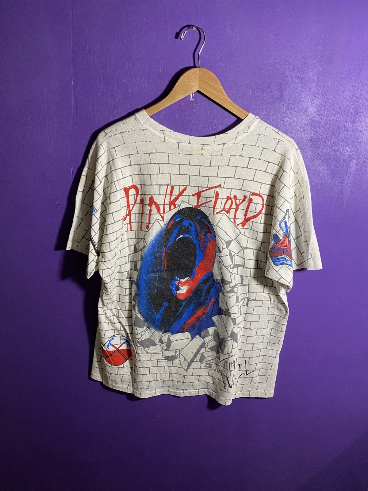 Band Tees Vintage 1993 Pink Floyd the wall AOP t-shirt Size US XL / EU 56 / 4 - 2 Thumbnail