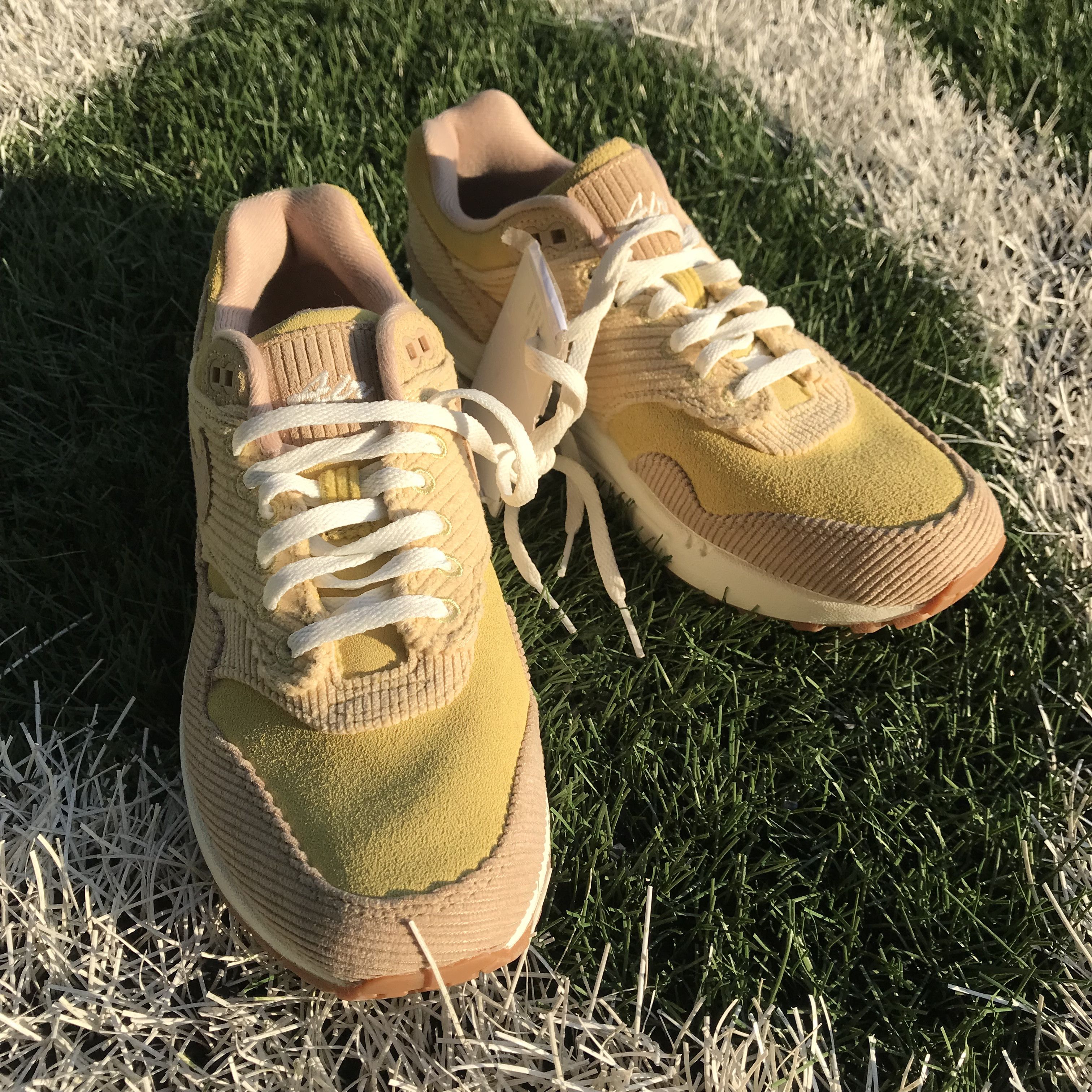 Nike Nike Air Max 1 SE Buff Gold Corduroy Bnwt Brand new size 38 Size US 5.5 / EU 38 - 9 Thumbnail