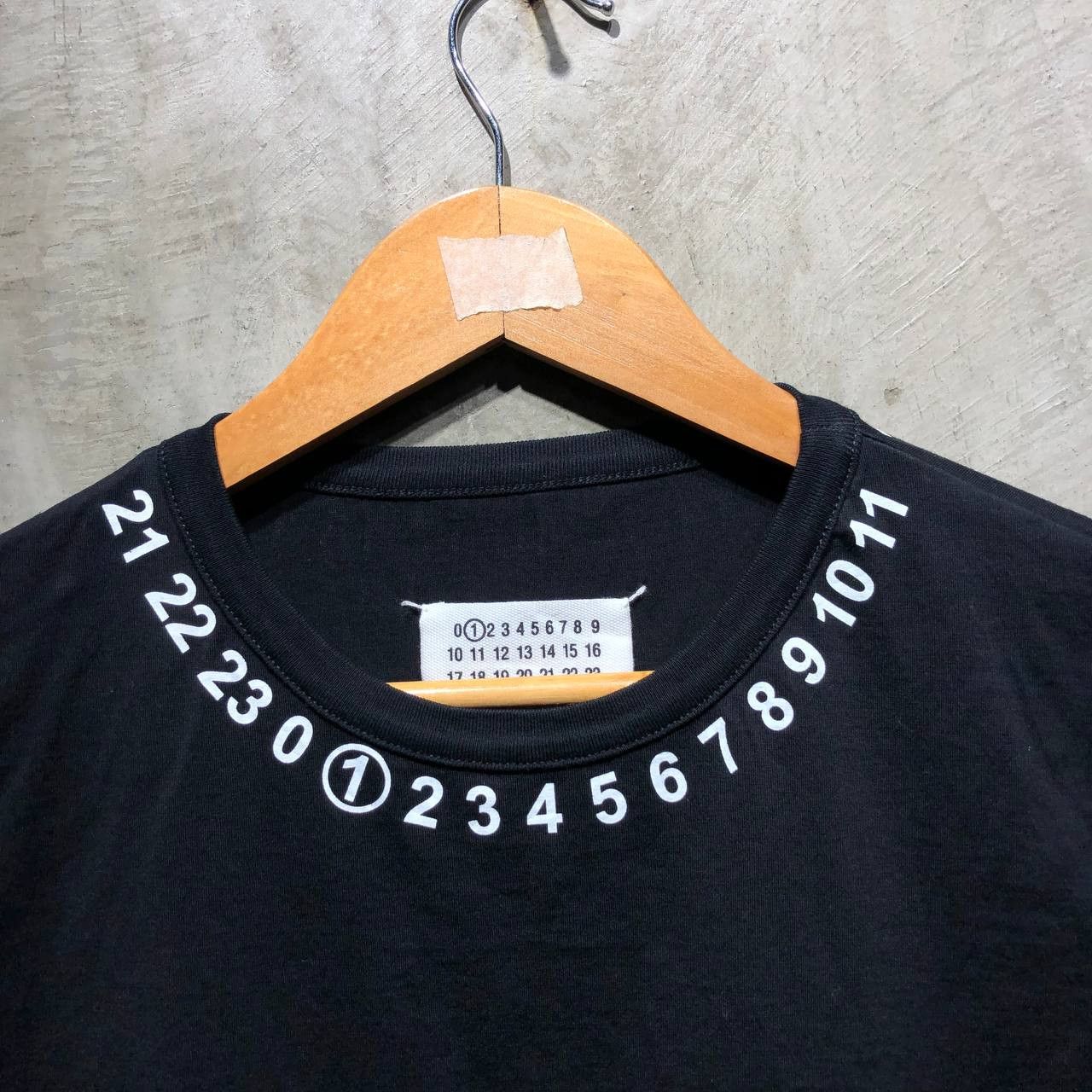 Maison Margiela Maison Margiela Line 1 Numbers bottom tee Size S / US 4 / IT 40 - 2 Thumbnail