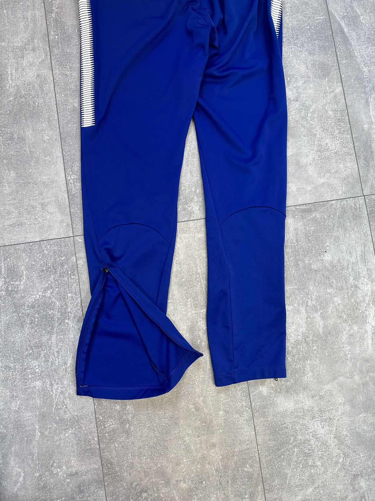 Nike Men’s Nike Chelsea soccer pants Size US 30 / EU 46 - 11 Thumbnail