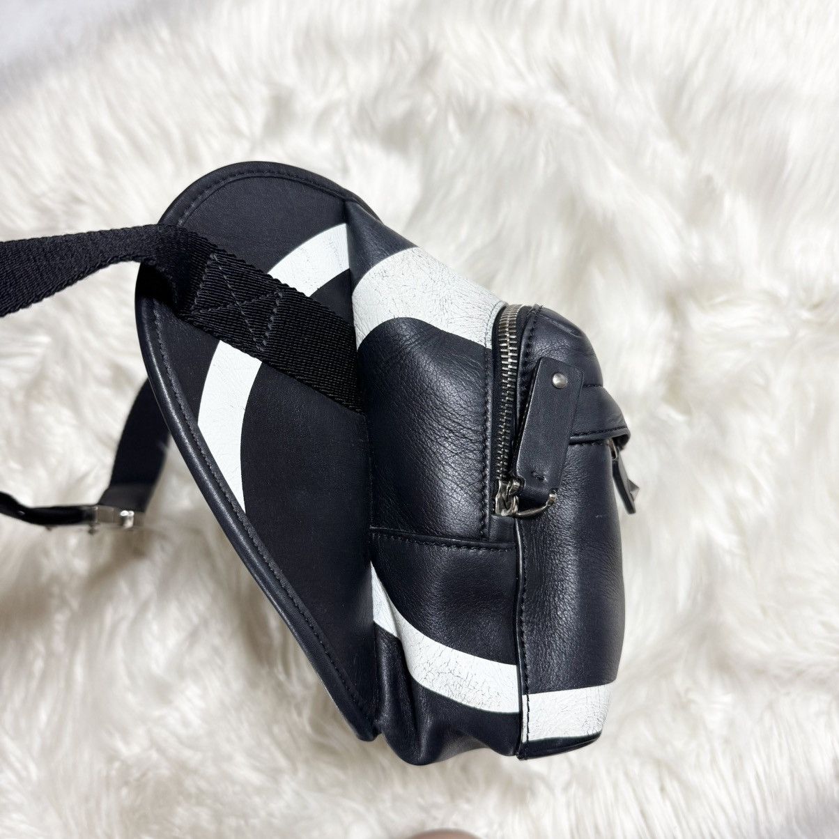 Valentino Valentino Studded Zip Giant V Logo Leather Sling Body Bag Size ONE SIZE - 7 Thumbnail