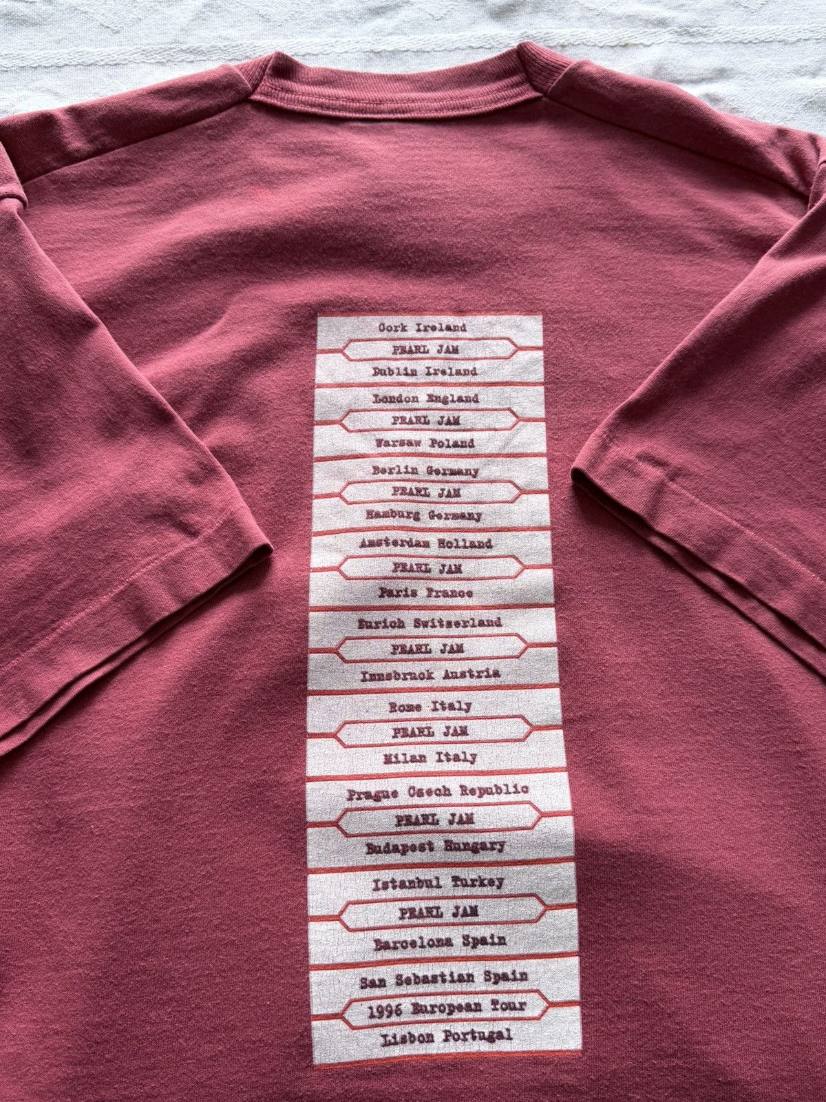 Band Tees Vintage 90s Pearl Jam Box Logo Tour T-Shirt Tee Size US L / EU 52-54 / 3 - 7 Thumbnail