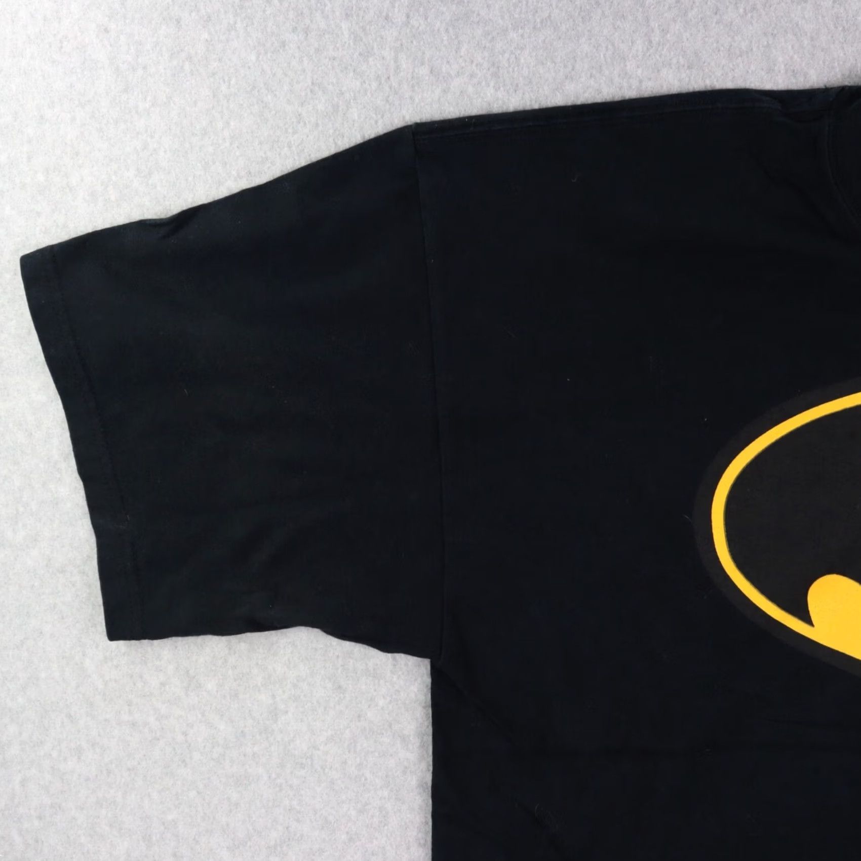 Gildan Vintage Batman Mens 2XL Classic Logo in Black Graphic T-shirt Sz XXL 2XL Size US XXL / EU 58 / 5 - 5 Thumbnail