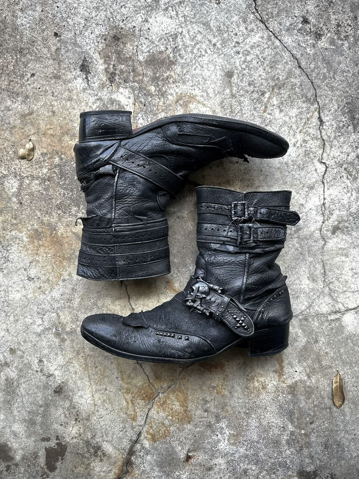 Roen hiromu takahara skull and studded blistered leather boots