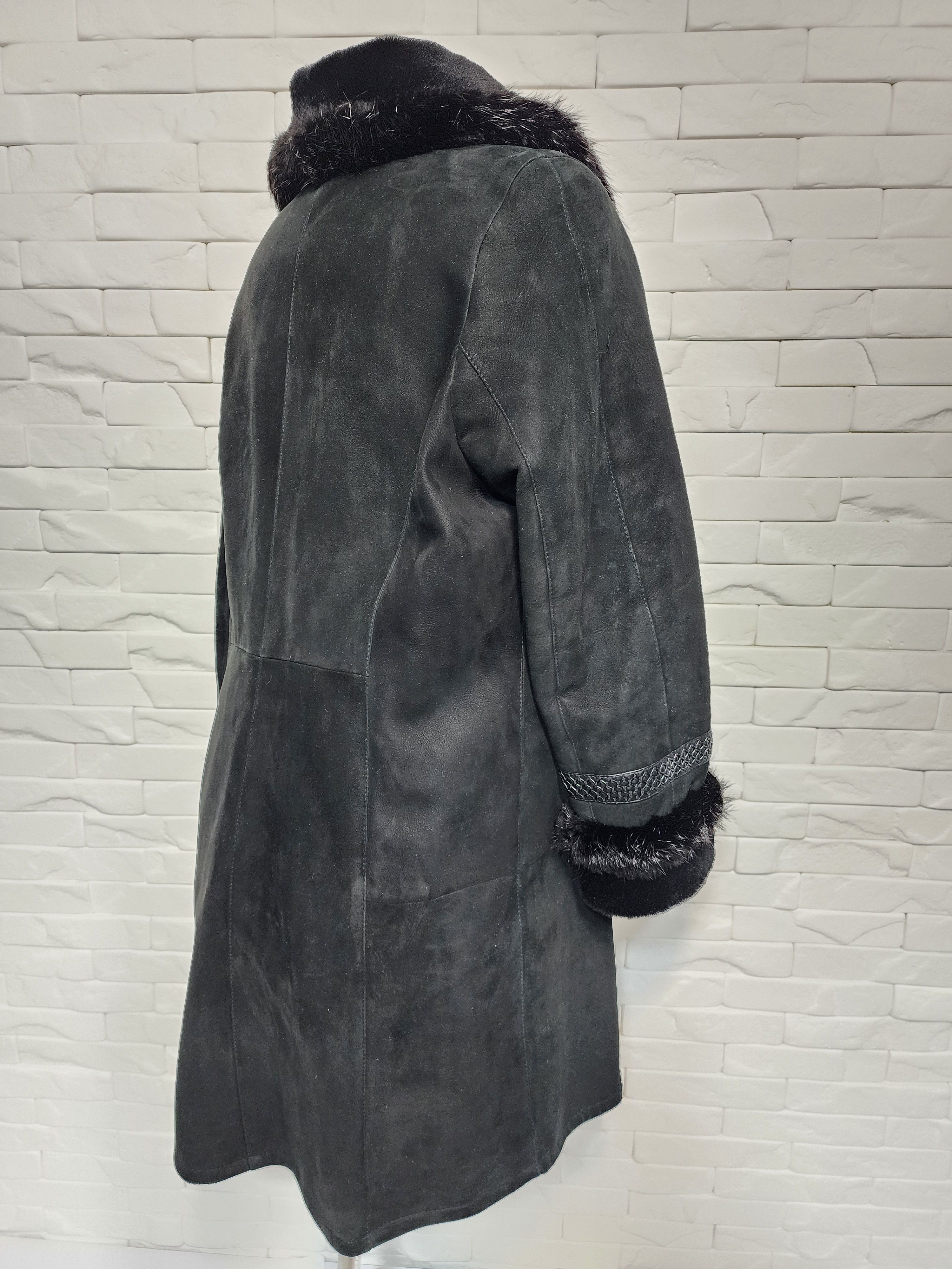 Uniqlo Black Sheepskin Coat: Women's Genuine Fur Trim, Button Front Size XXL / US 16-18 / IT 52-54 - 5 Thumbnail