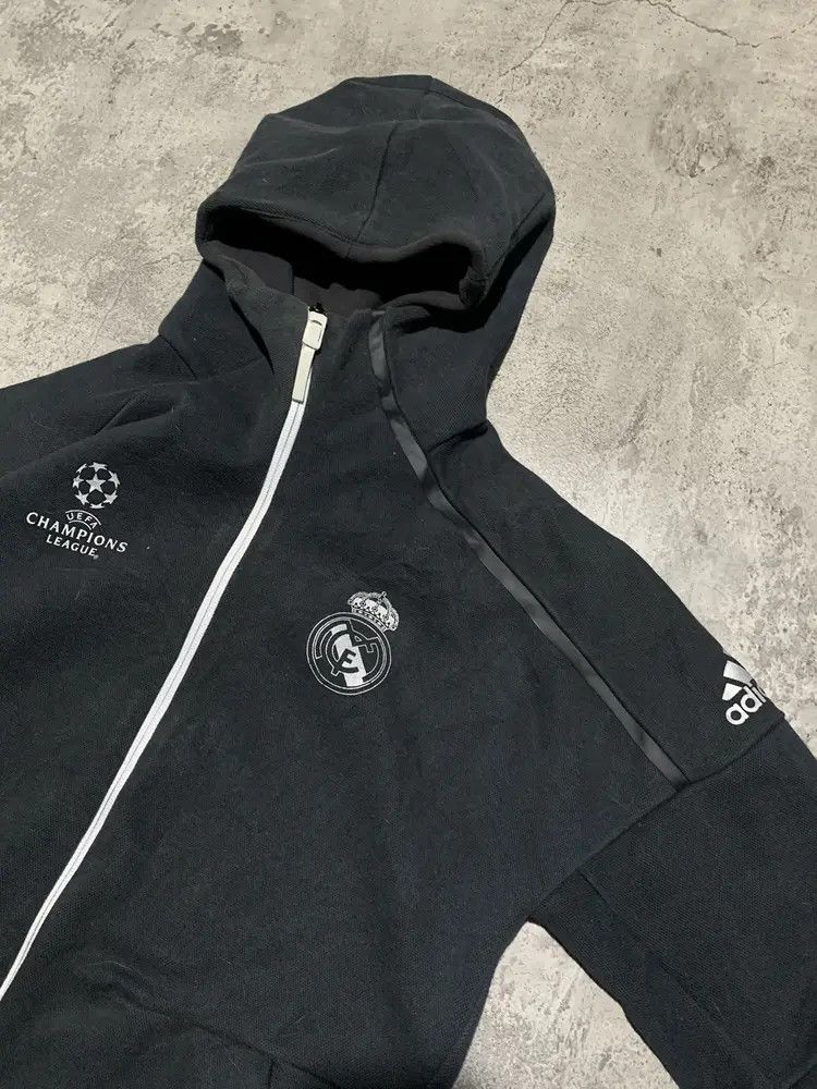 Adidas Vtg worn Adidas real madrid ZNE balaclava hoodie jacket Size US M / EU 48-50 / 2 - 3 Thumbnail