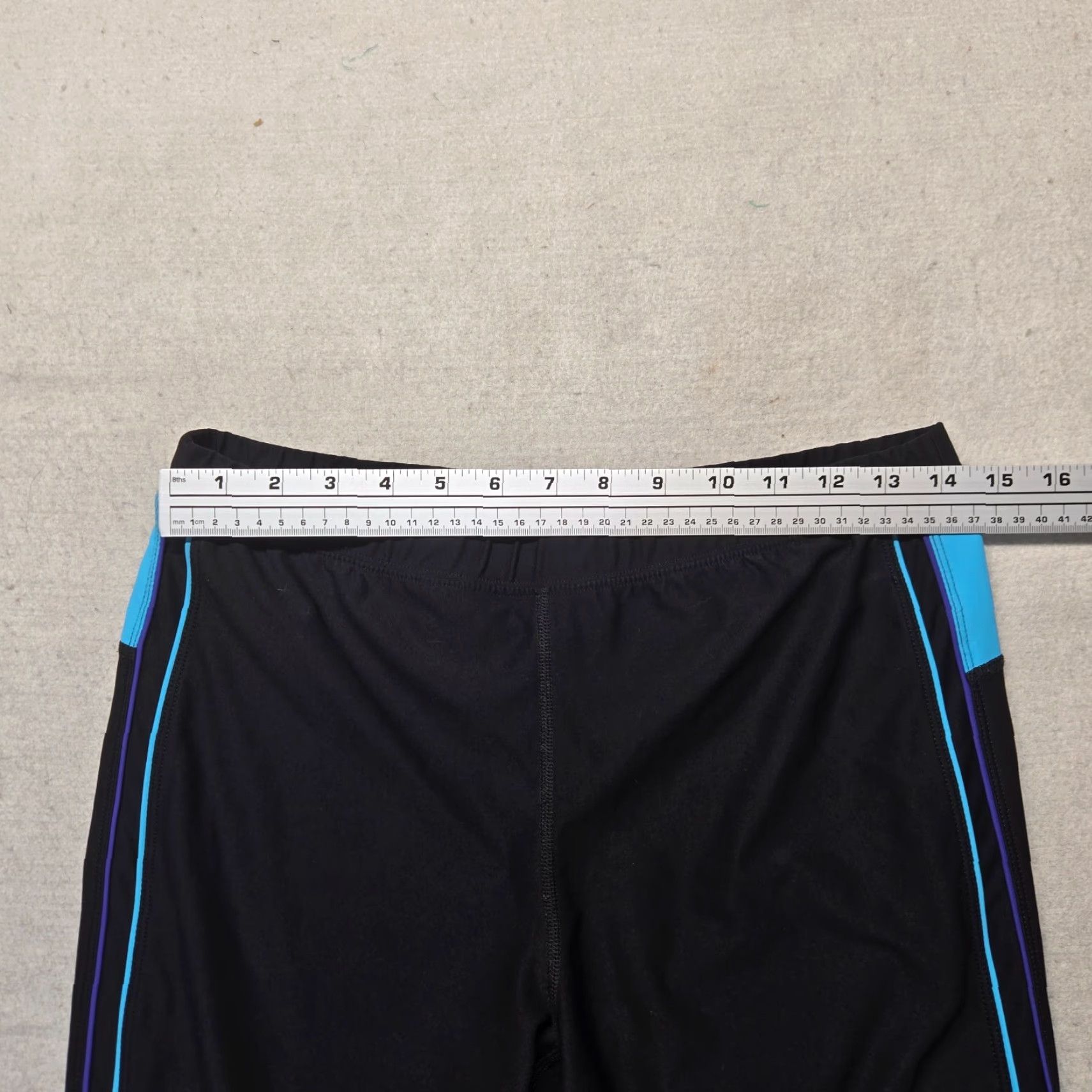 Vintage Xersion Fitted Capri Yoga Pants w/Rear Pocket Black with Blue Trim Medium Womens Size 32" / US 10 / IT 46 - 3 Thumbnail