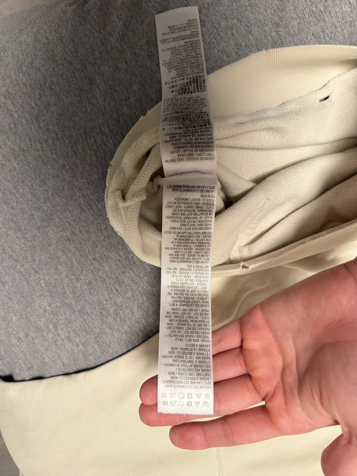 Balenciaga Balenciaga Distressed Hoodie Size US M / EU 48-50 / 2 - 3 Thumbnail