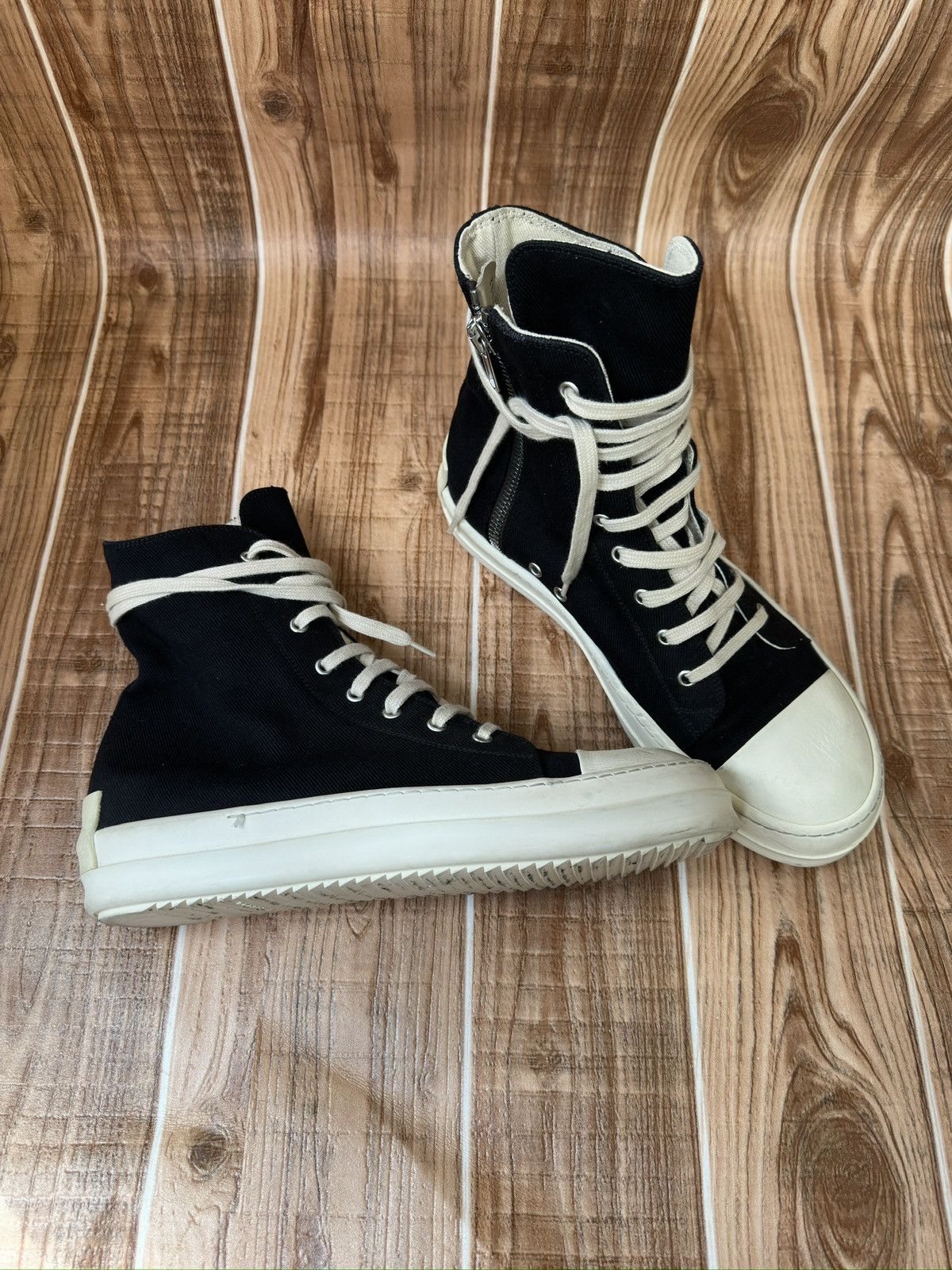 Rick Owens Rick Owens DRSHDW Black Cardboard Hightop Sneakers Size US 10.5 / EU 43-44 - 11 Thumbnail