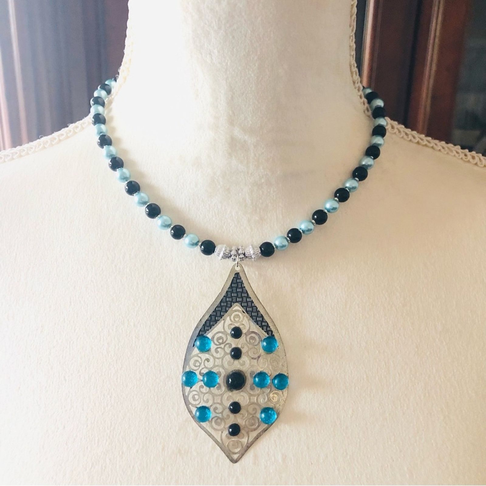 Handmade Handcrafted repurpose filigree stone pendant Pearl necklace Size ONE SIZE - 2 Thumbnail