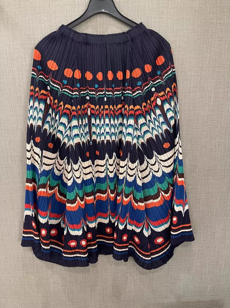 Issey Miyake Issey Miyake size:1 Peacock pleated skirt Size 23" - 2 Thumbnail