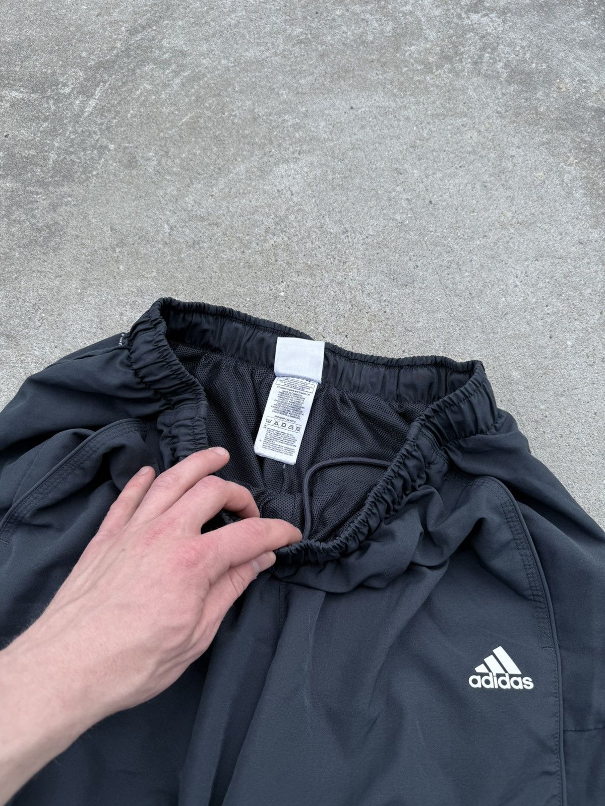 Adidas Vintage adidas Y2K streetwear buggy wide oversized shorts Size US 33 - 8 Thumbnail