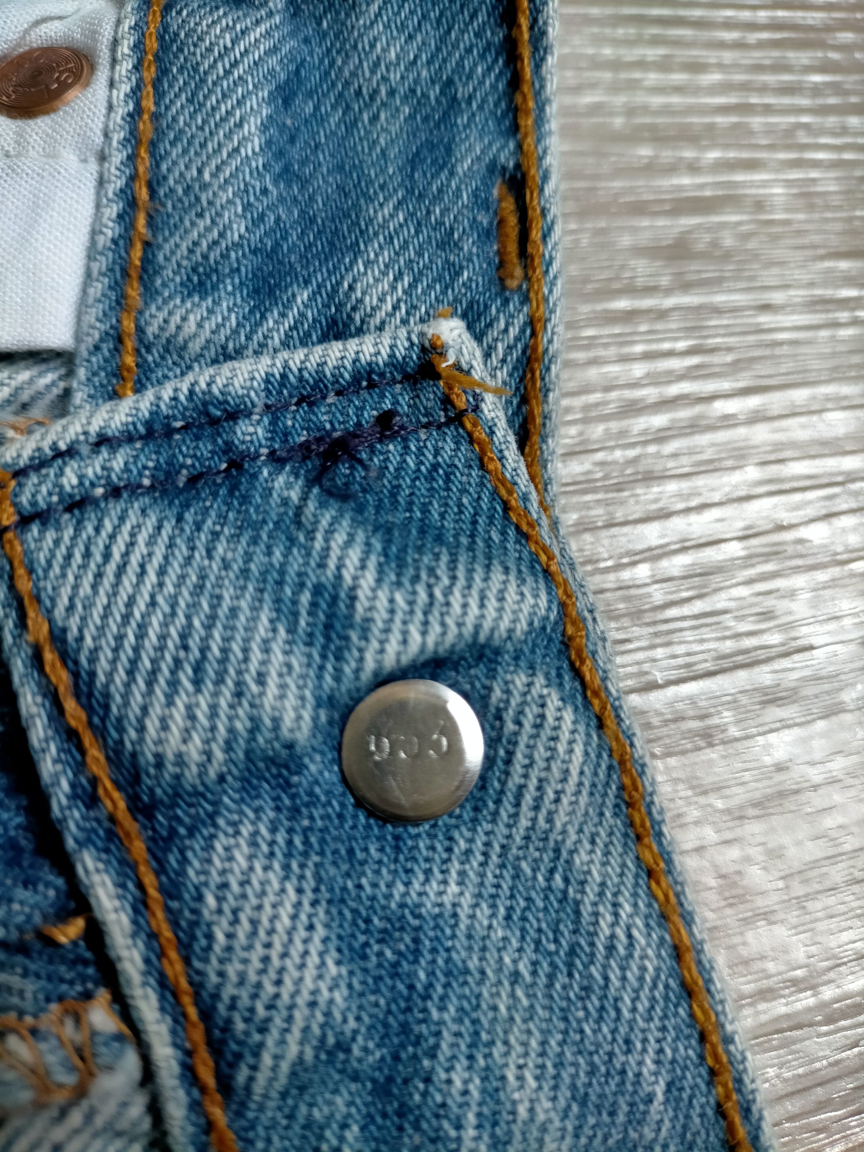 Levi's Vintage Clothing Vintage Levis 501 button Fly Blue Jeans Size US 31 - 21 Thumbnail
