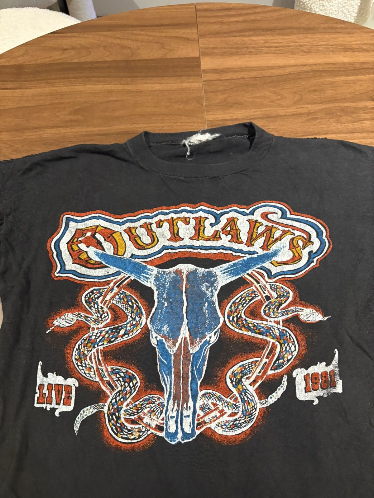 Band Tees 1981 outlaws band tee size small Size US S / EU 44-46 / 1 - 2 Thumbnail