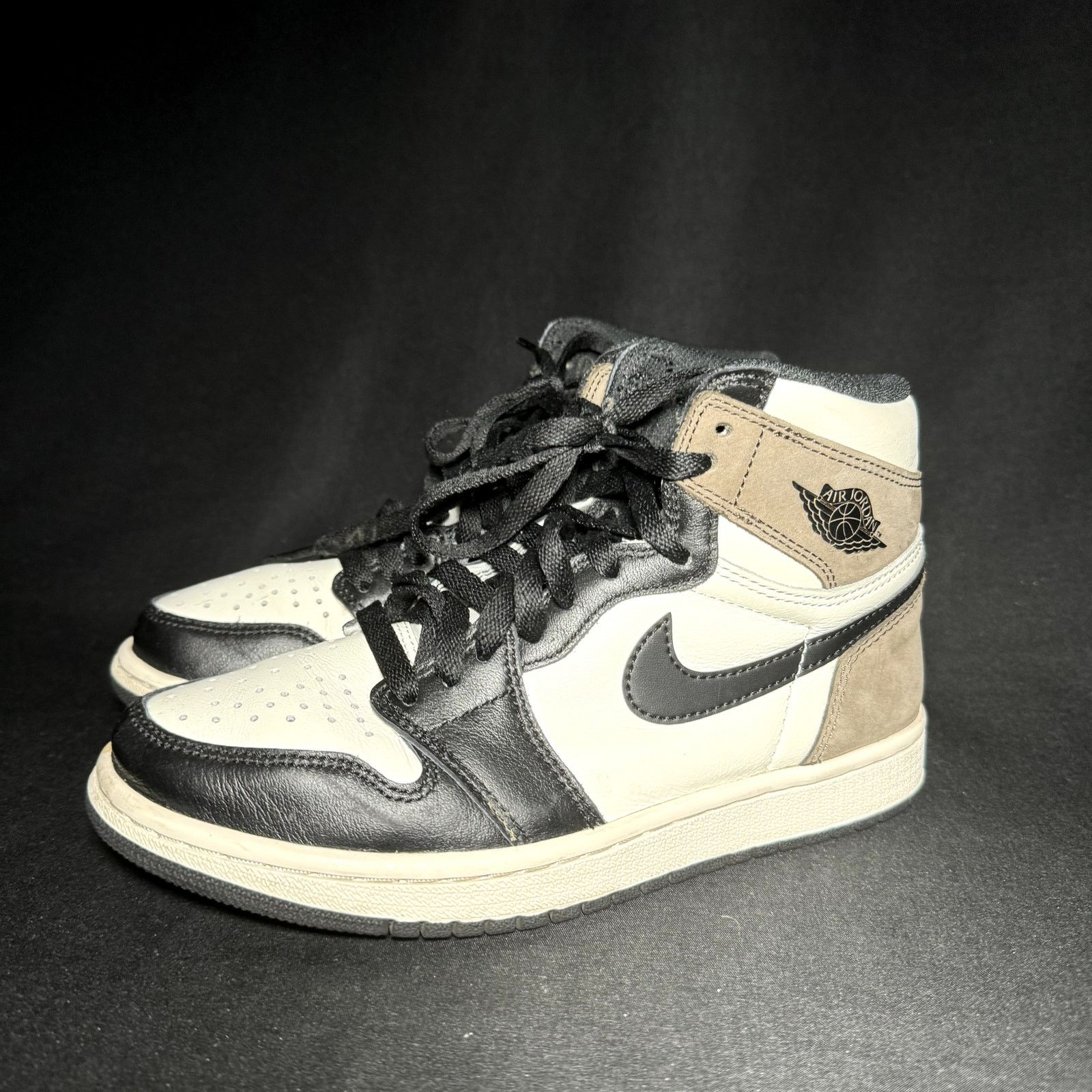 Jordan Brand × Nike Air Jordan 1 Retro High OG Dark Mocha Men's Shoes - Size 5 Size US 5 / EU 37 - 8 Thumbnail