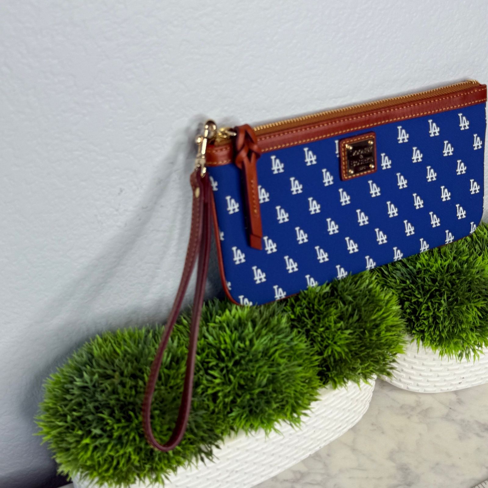 Dooney & Bourke Dooney & Bourke Los Angeles Dodgers Extra Large Wristlet Size ONE SIZE - 6 Thumbnail