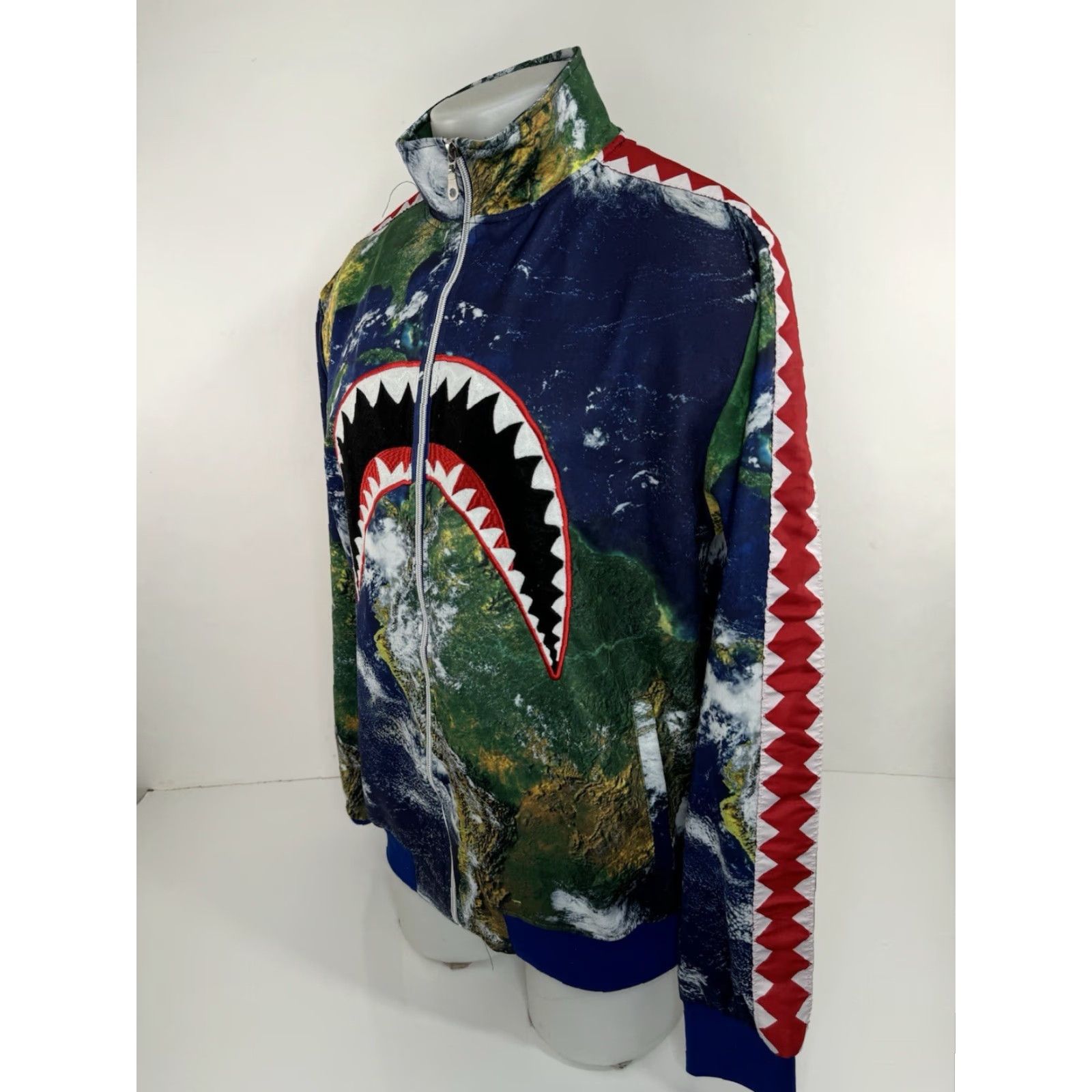 Hudson HUDSON SHARK ATTACK JAWS TEETH Earth Globe Zip Mens L Track Jacket EXCELLENT Size US L / EU 52-54 / 3 - 2 Thumbnail