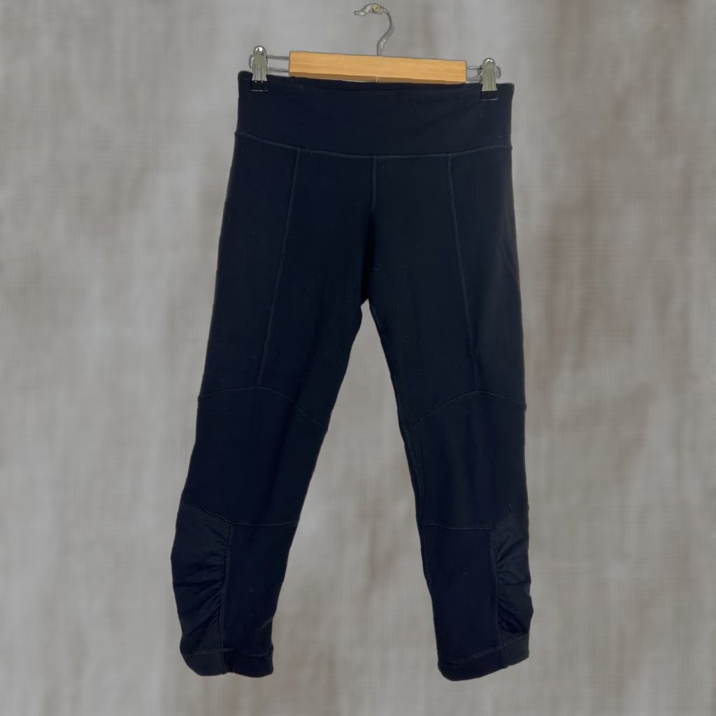 Lululemon Lululemon Women's Size 8 Black Soft Below Knee Scrunch Leggings Capri Activewear Size 30" / US 8 / IT 44 - 1 Thumbnail