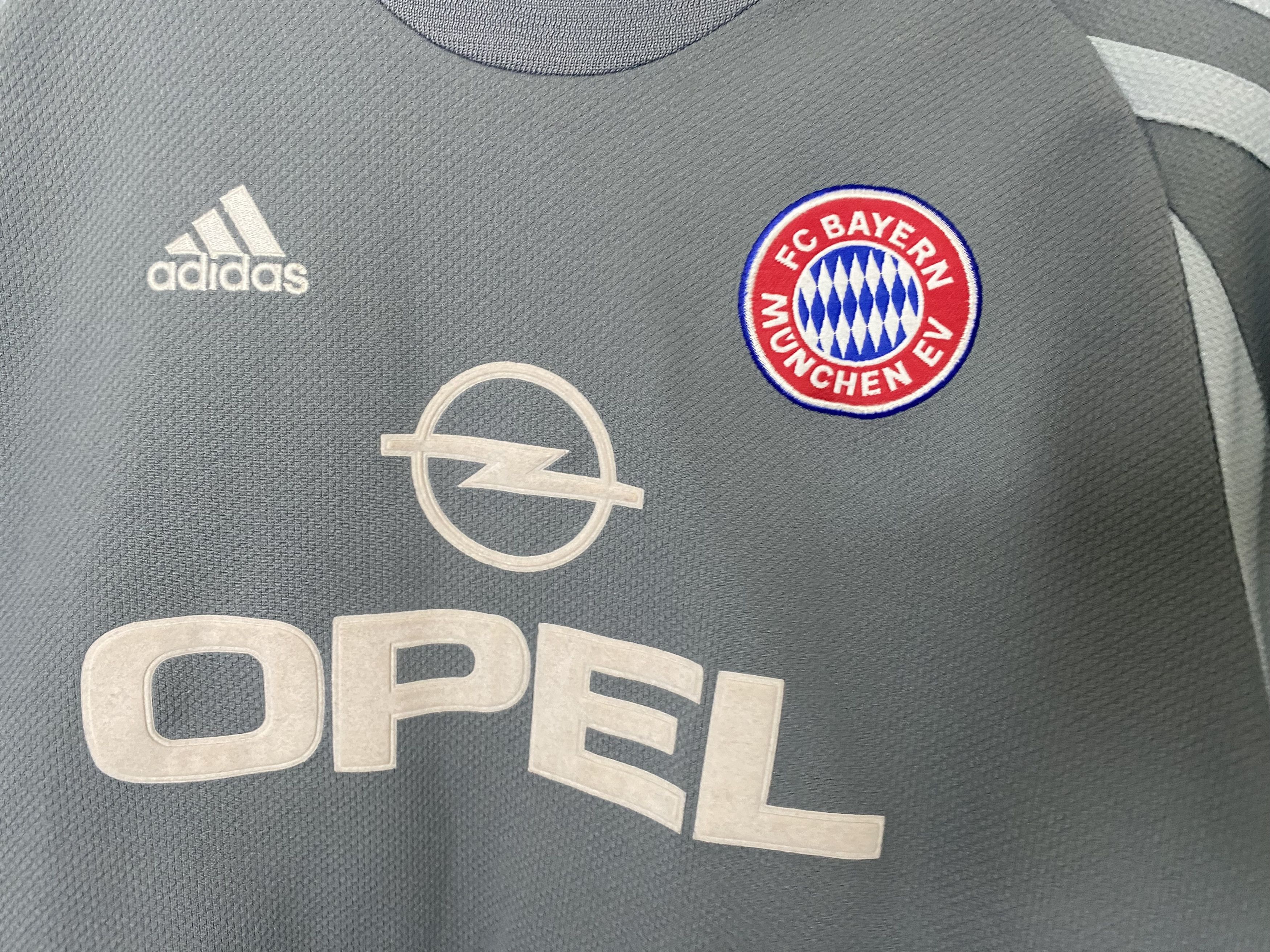 Adidas BAYERN MUNICH 2002 GOALKEEPER FOOTBALL SHIRT SOCCER JERSEY Size US XS / EU 42 / 0 - 6 Thumbnail