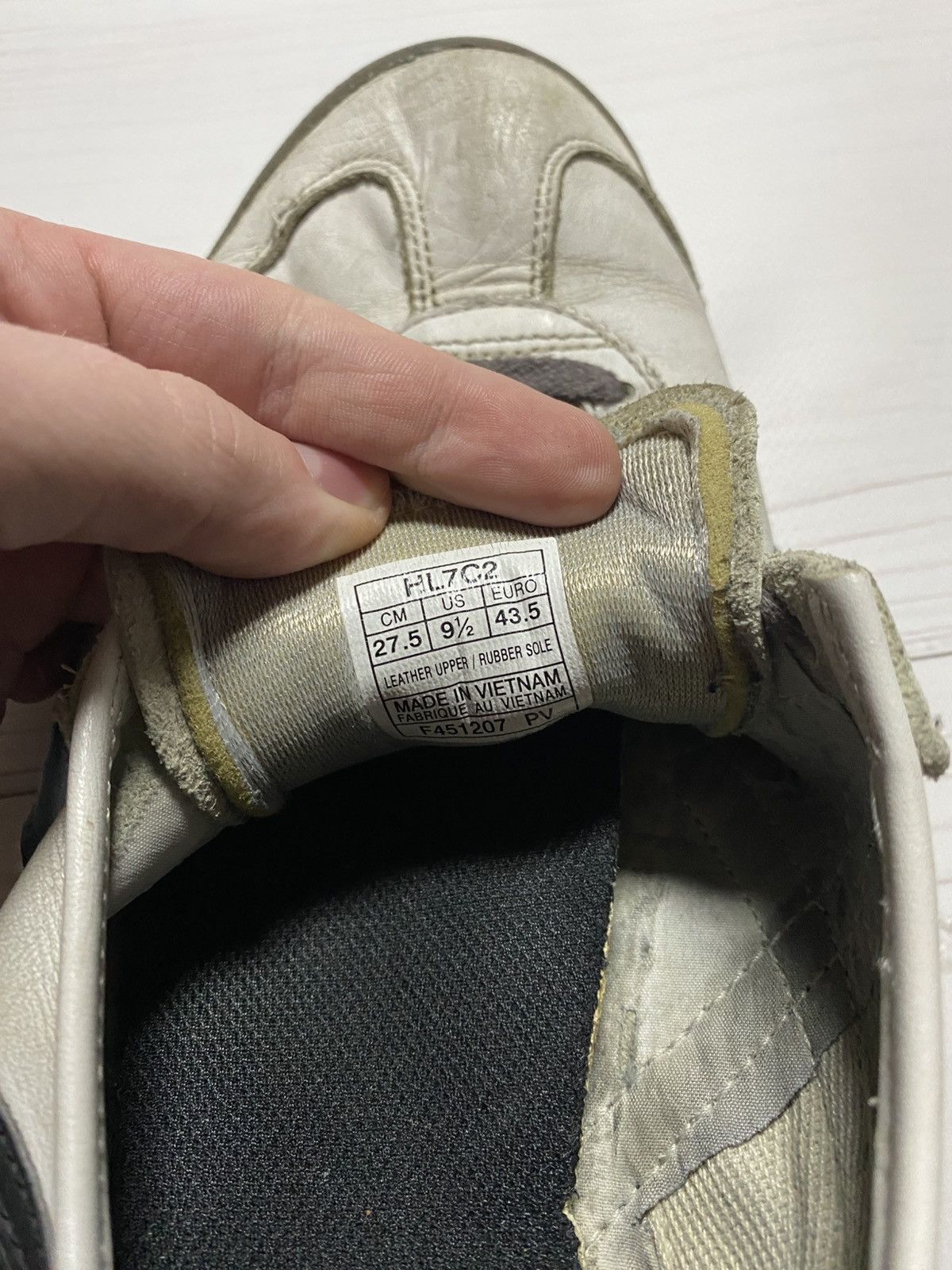 Japanese Brand × Onitsuka Tiger × Vintage Vintage Onitsuka Tiger leather upper worn y2k sneakers Size US 9.5 / EU 42-43 - 2 Thumbnail