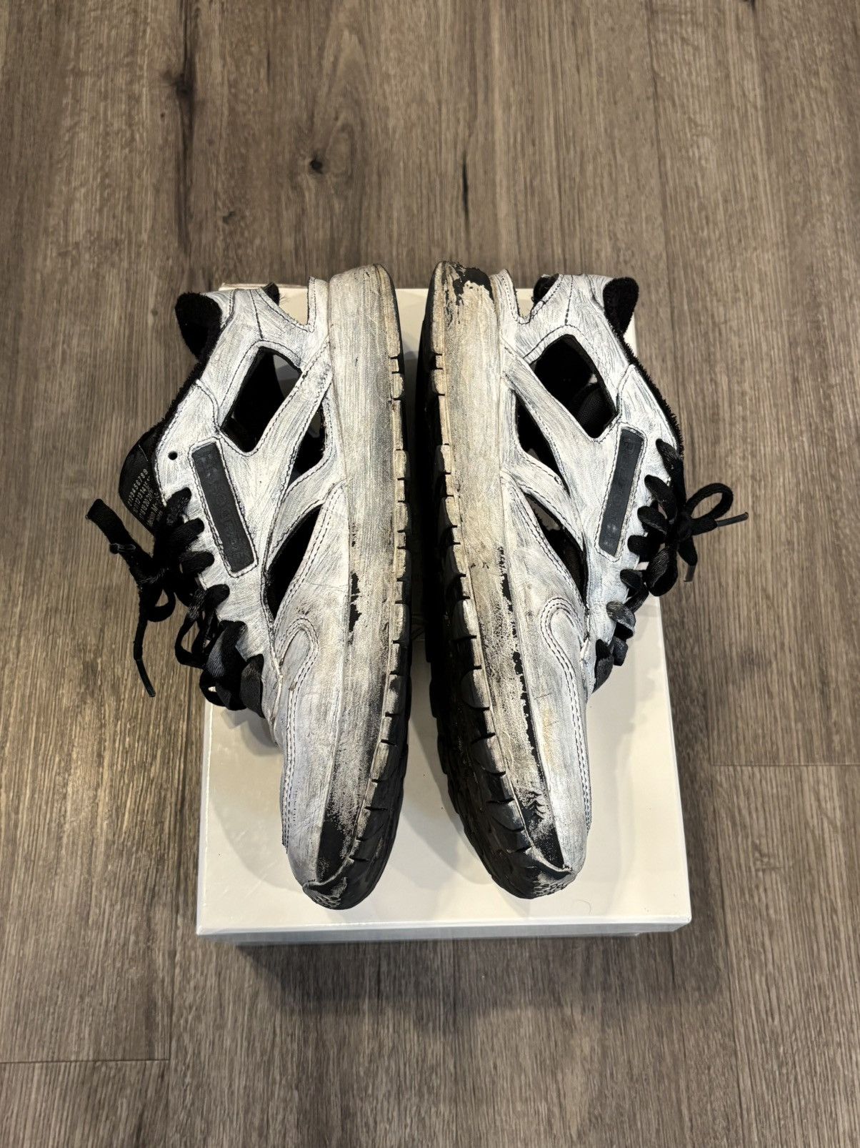 Maison Margiela × Reebok Maison Margiela X Reebok Classic Leather Tabi 🦶 Size US 9.5 / EU 42-43 - 8 Thumbnail
