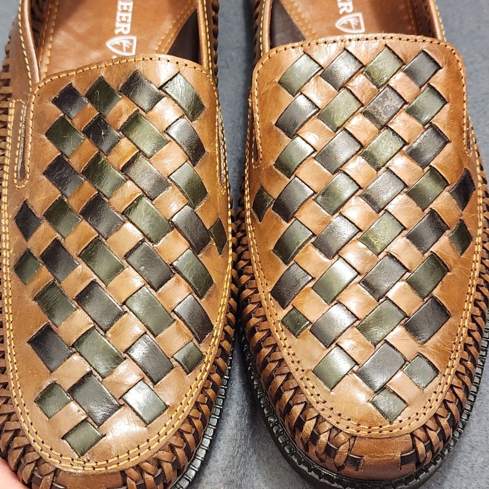 Vintage Deer Stags Loafers Slippers Mens 8 D Brown Leather Slip On Woven Casual Shoes Men's Front Slip On Size US 8 / EU 41 - 3 Thumbnail