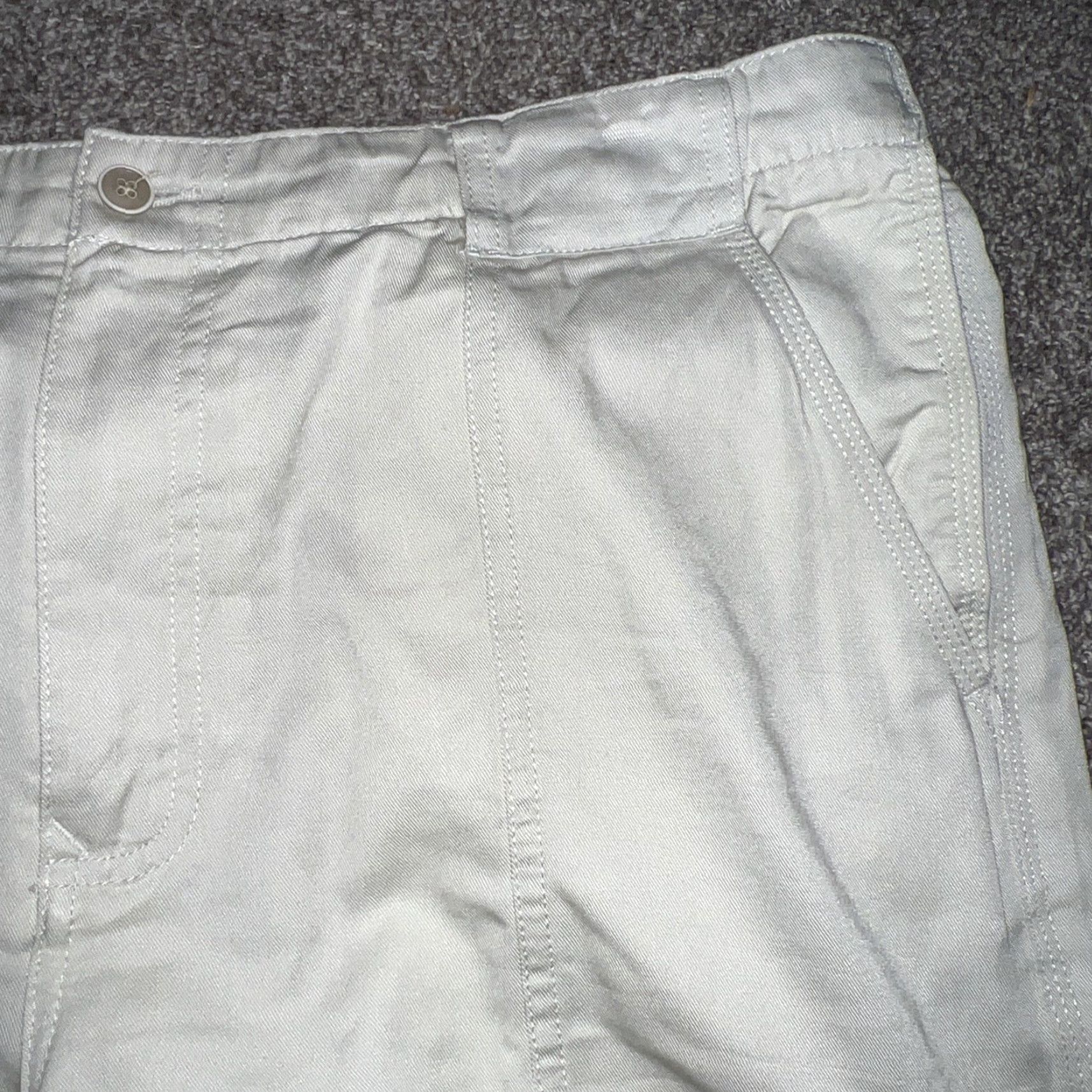 Tommy Bahama Tommy Bahama Shorts Chino Beige Mens Size 36 Cotton Blend Relaxed Fit Tencel Cotton Blend Size US 36 / EU 52 - 2 Thumbnail