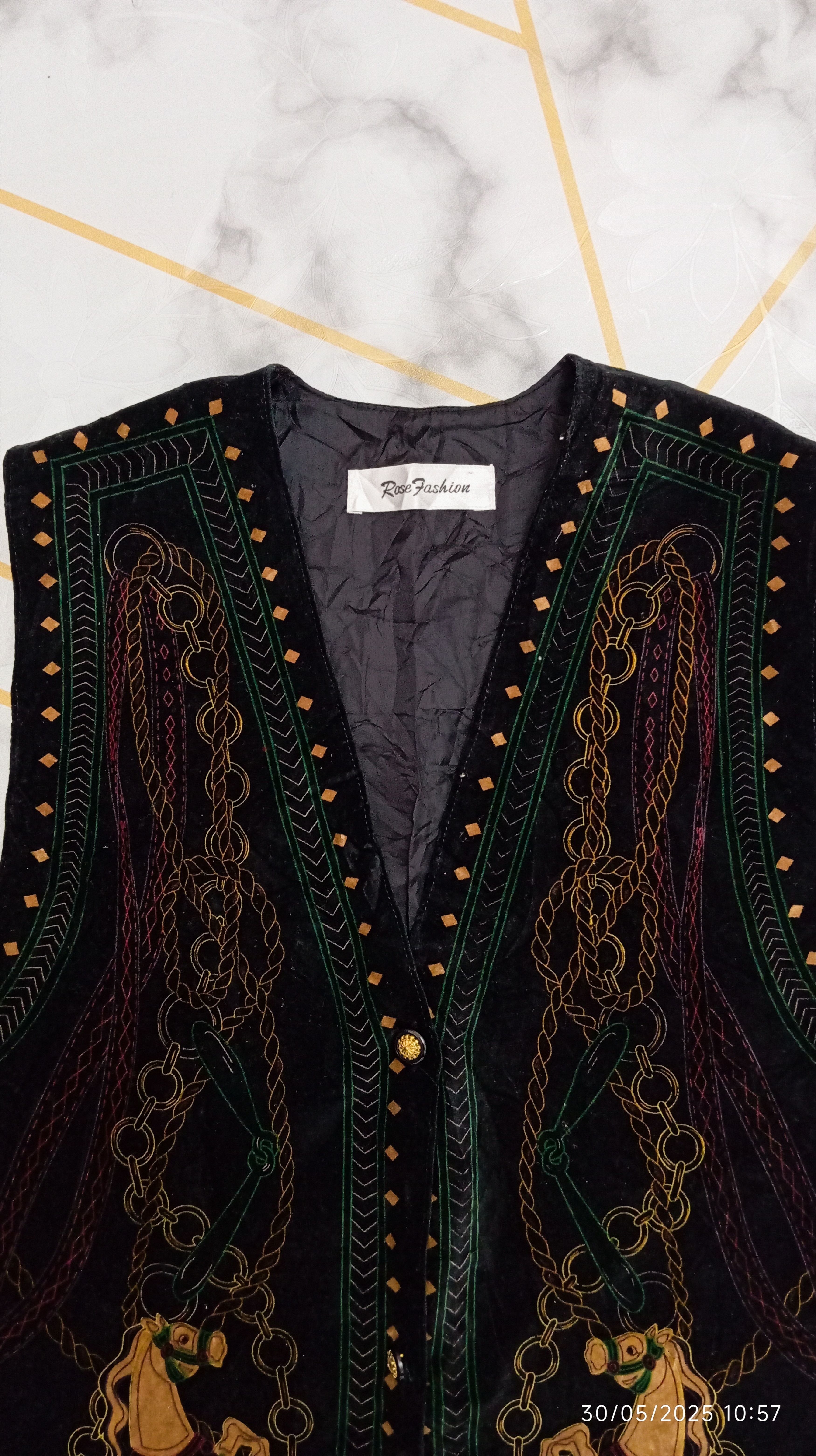 Art Comes First × Japanese Brand × Vintage Vintage Rose Fashion velvet Vest Size US S / EU 44-46 / 1 - 3 Thumbnail