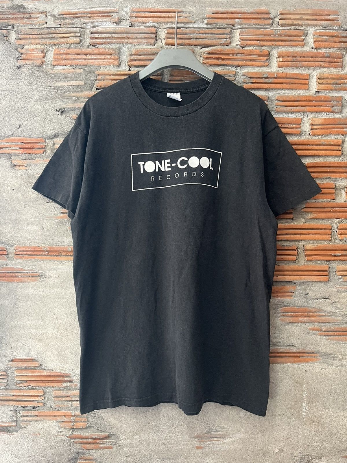 Band Tees Vintage TONE - COOL RECORDS 90’s Logo Tshirt Size US XL / EU 56 / 4 - 2 Thumbnail
