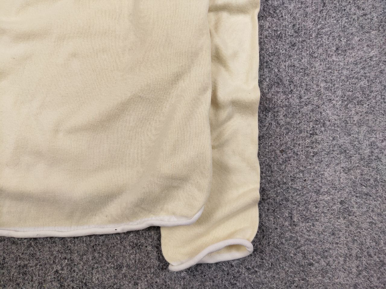 Yves Saint Laurent Vintage Yves Saint Laurent yellow big Logo Light Sweater Size US M / EU 48-50 / 2 - 10 Thumbnail