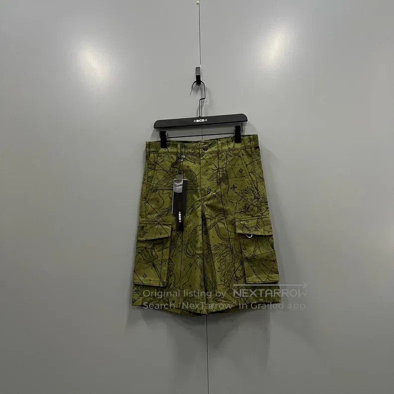 Givenchy Givenchy Graffiti Animal Line Print Shorts (Size 46) Size US 30 / EU 46 - 1 Thumbnail
