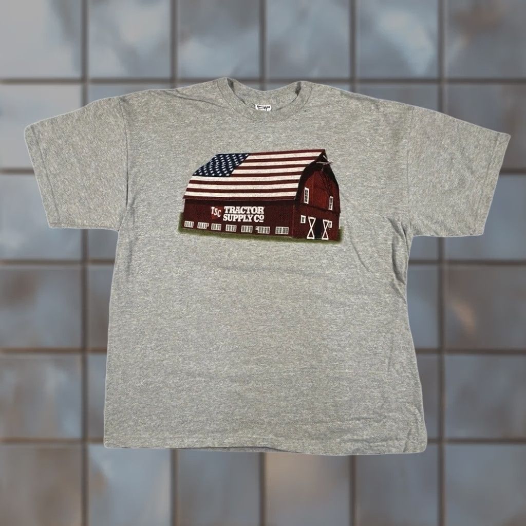 Tractor Supply Co American Flag Red Barn Graphic Short Sleeve Tee Adult 1XL Gray Gildan, Men's (Size 36)