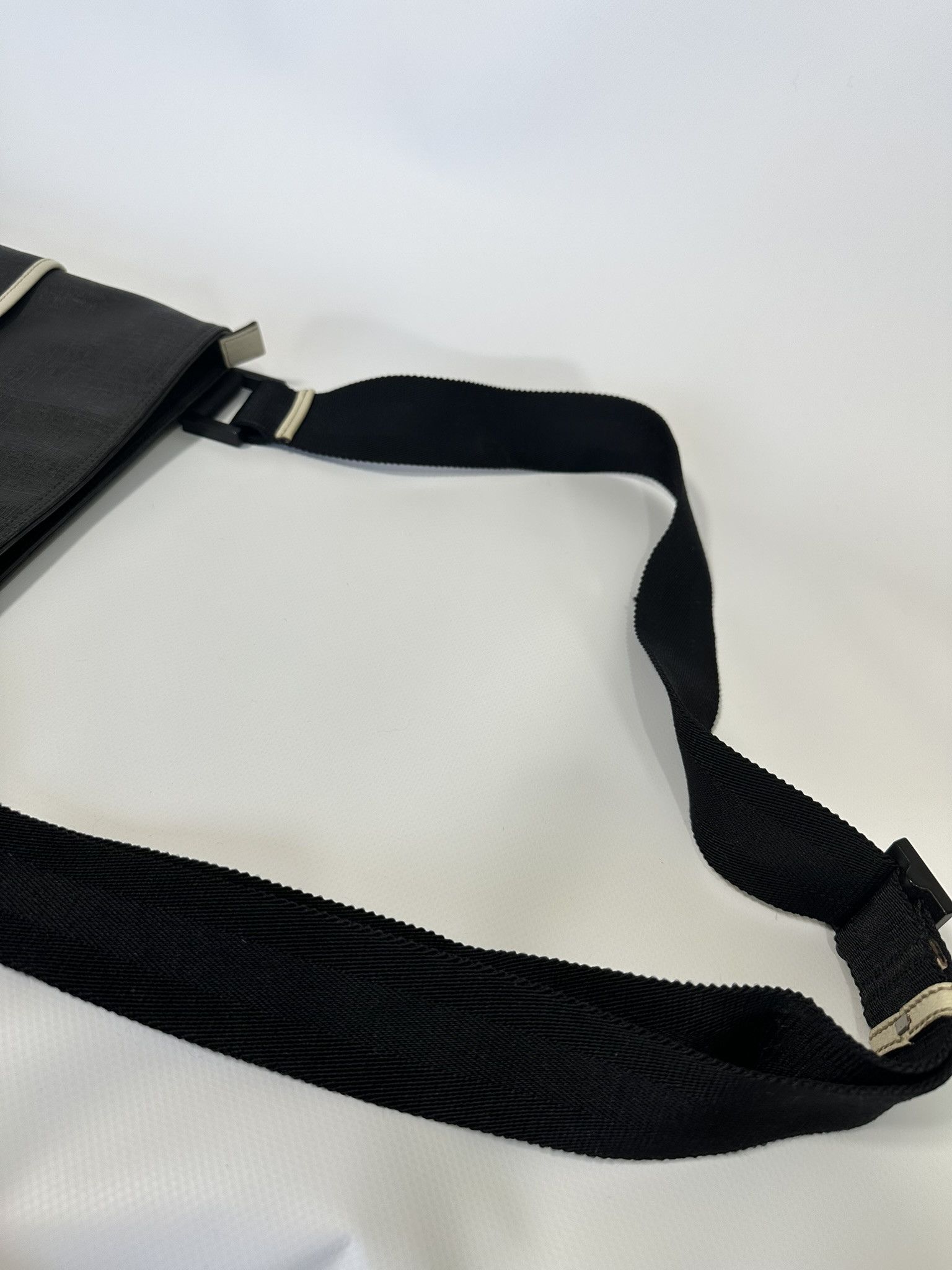 Gucci Gucci Messenger Bag Made in Italy Vintage Logo Gray Canvas Size ONE SIZE - 10 Thumbnail