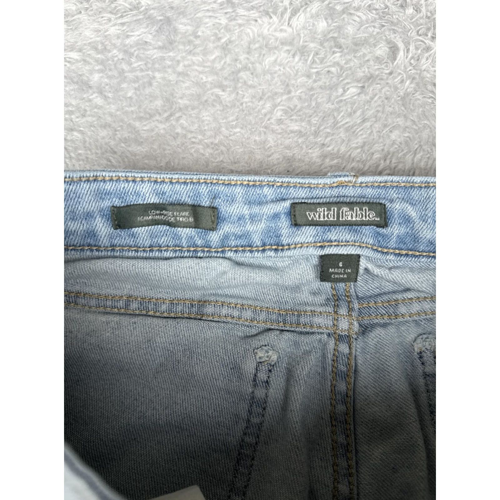 Vintage Wild Fable Jeans Womens 6 Light Wash Low Rise Flare Stretch Denim Pants Jeans Women 5-Pocket Zip Button Belt Loops Flared 94% cotton 1% spandex Size 28" / US 6 / IT 42 - 6 Thumbnail