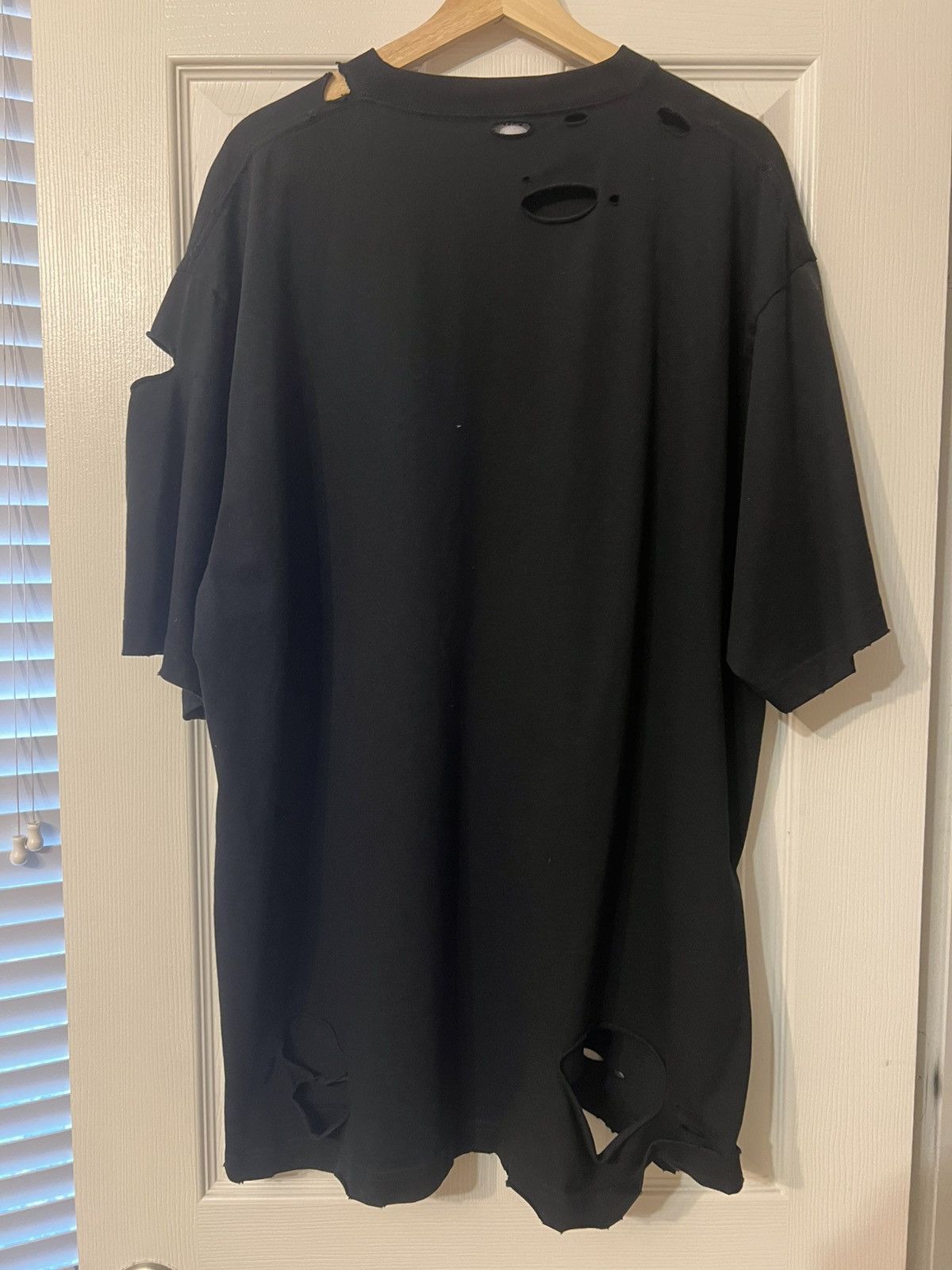 Balenciaga Balenciaga Destroyed T-shirt Size US S / EU 44-46 / 1 - 3 Thumbnail