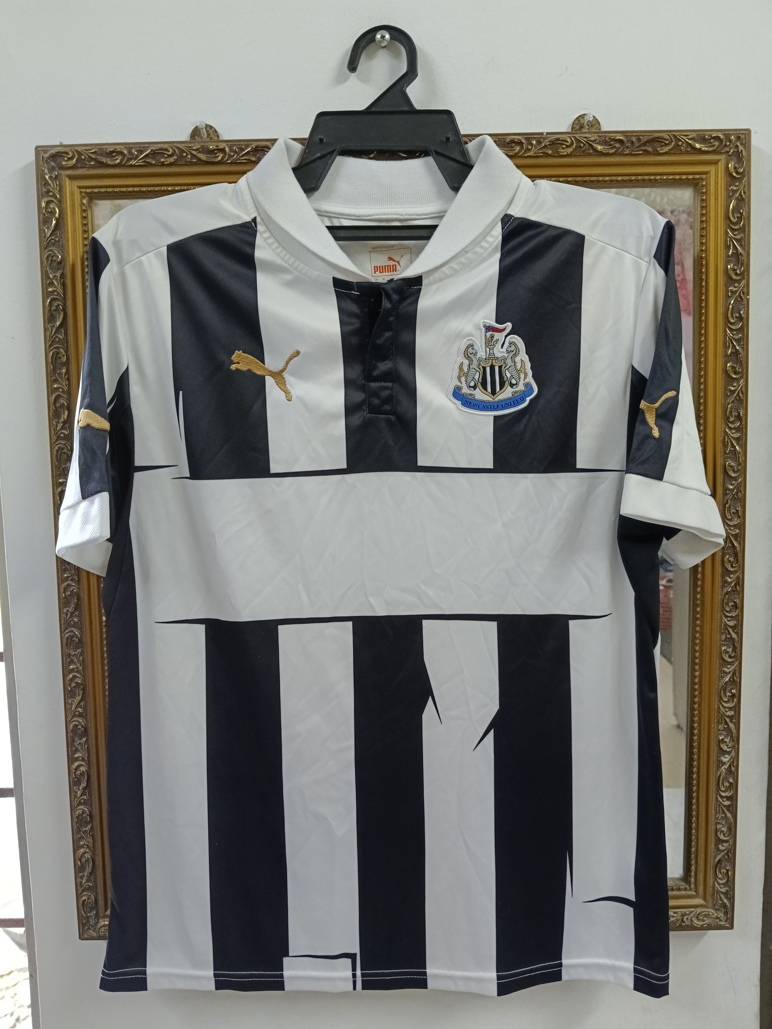 VINTAGE 2000s NEWCASTLE UNITED JERSEY