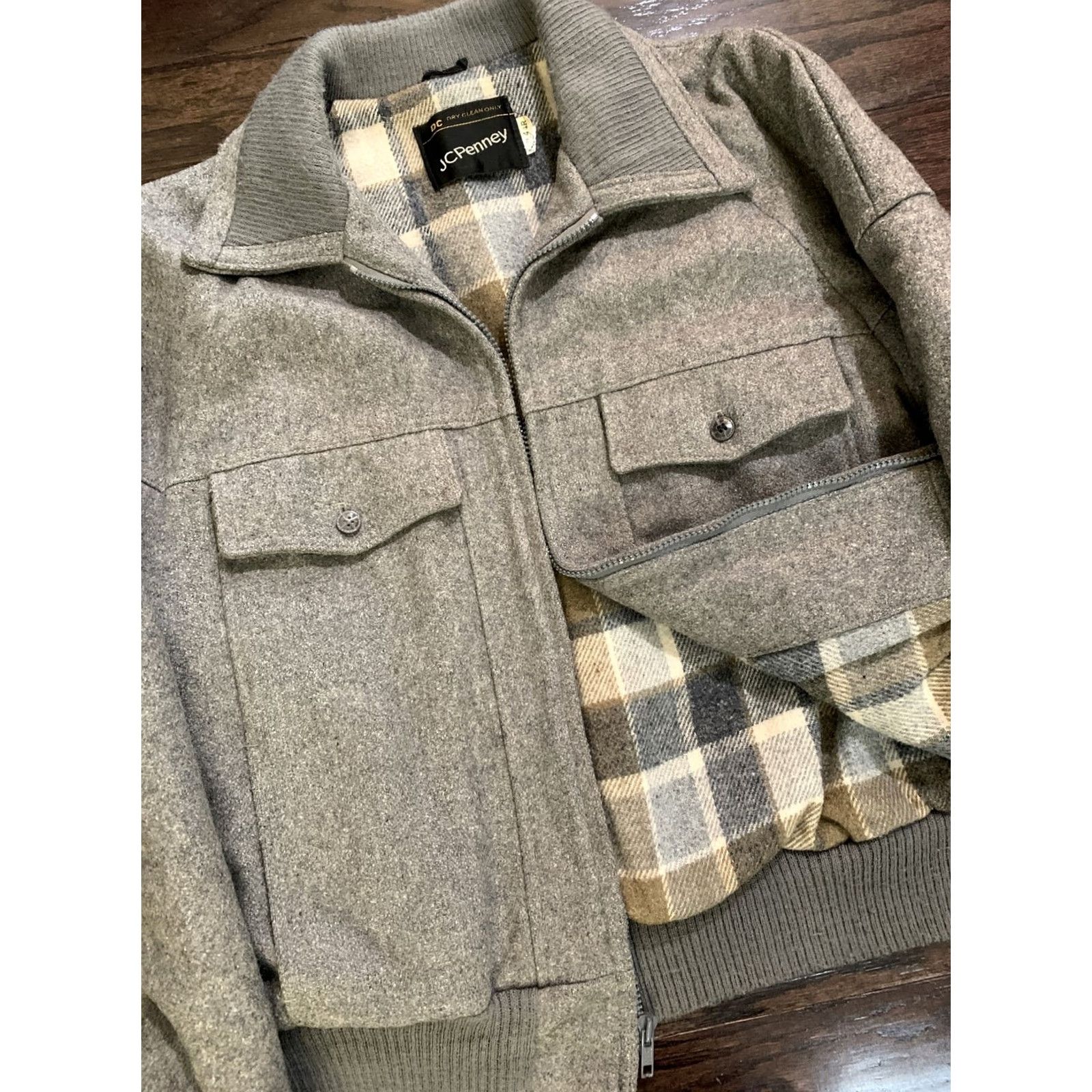 JCPenney VINTAGE Jc Penney Thick Wool Plaid Flannel Lined Bomber Jacket Mens Size 44 R Wool US Made Gray 100% Wool Full Zip 25" 21" Measurements Mens Size US S / EU 44-46 / 1 - 2 Thumbnail