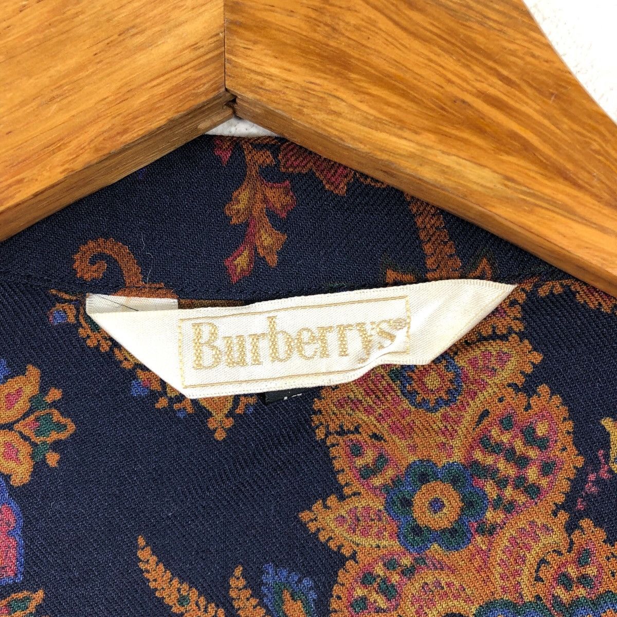 Burberry × Vintage Vintage BURBERRYS LONDON ENGLAND Red FloralLight Coat Jacket Size M / US 6-8 / IT 42-44 - 7 Thumbnail