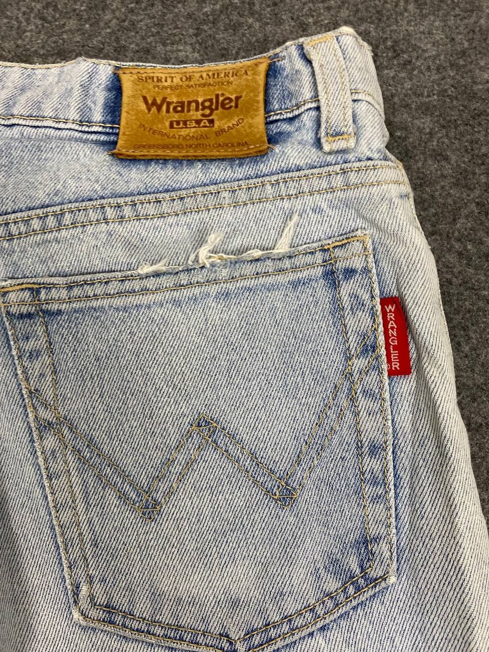 Wrangler vintage wrangler lightwash distressed denim Size US 30 / EU 46 - 5 Thumbnail