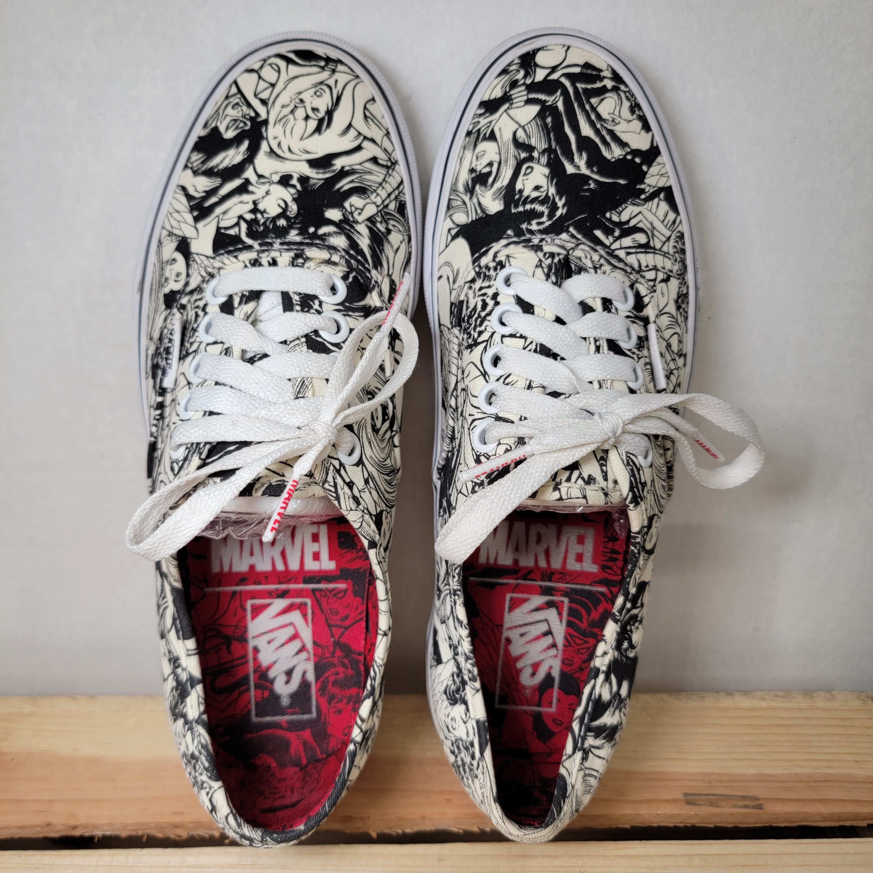 Vans Vans X Marvel Avengers Women Low Top - 6.5 (Men) 8 (Women) Size US 8 / IT 38 - 2 Thumbnail