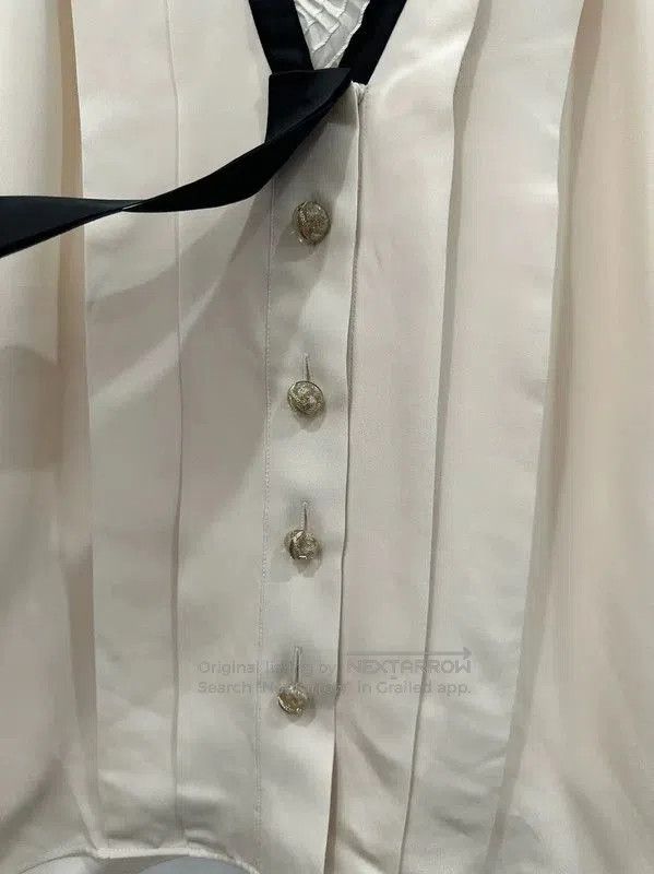Chanel Chanel Cream Silk Blouse with Ruffled Collar . Size M / US 6-8 / IT 42-44 - 3 Thumbnail