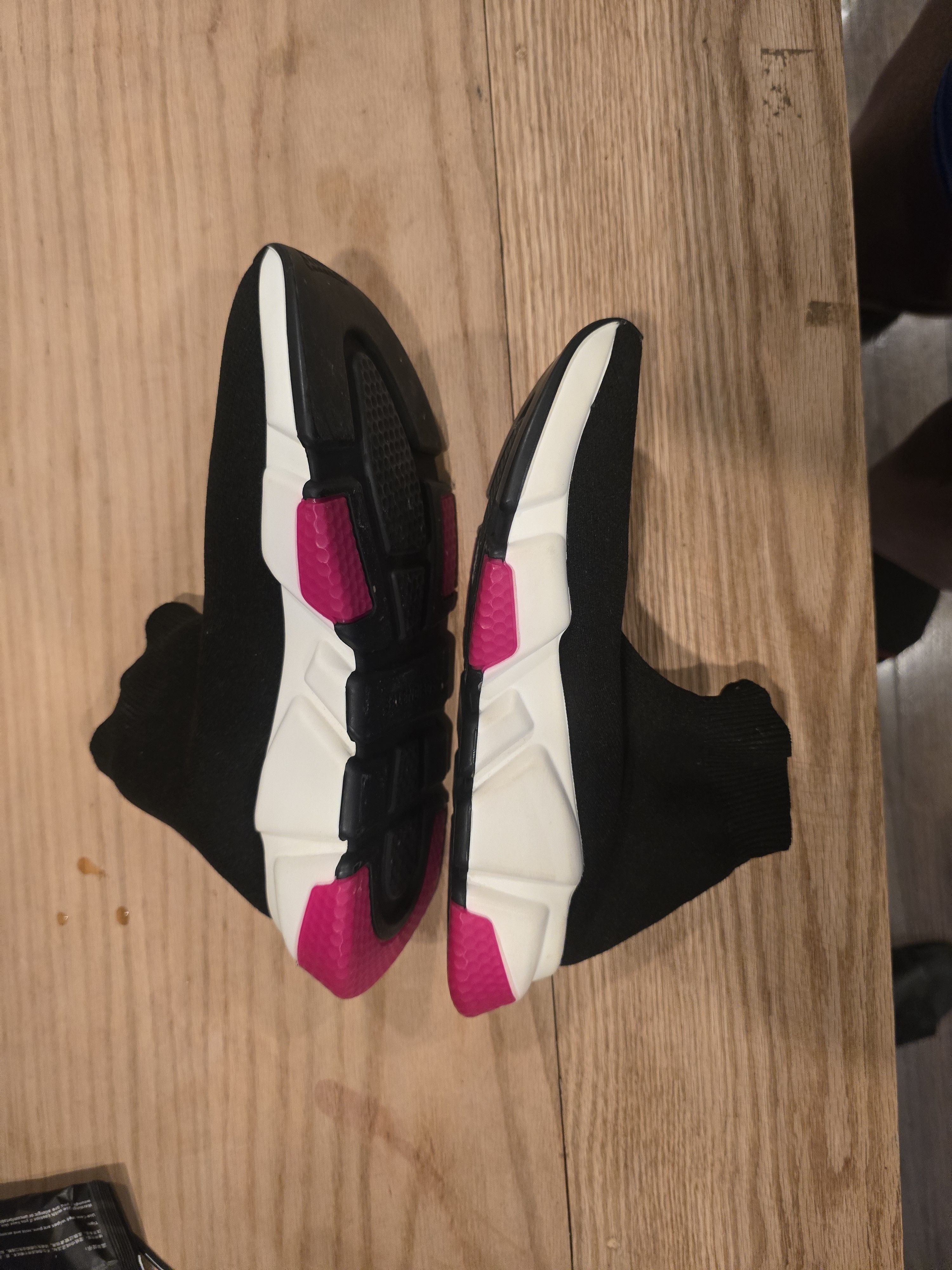 Balenciaga Balenciaga Sock Mismatch Sneakers Sz 35 & Sz 38 Size US 5 / IT 35 - 8 Thumbnail