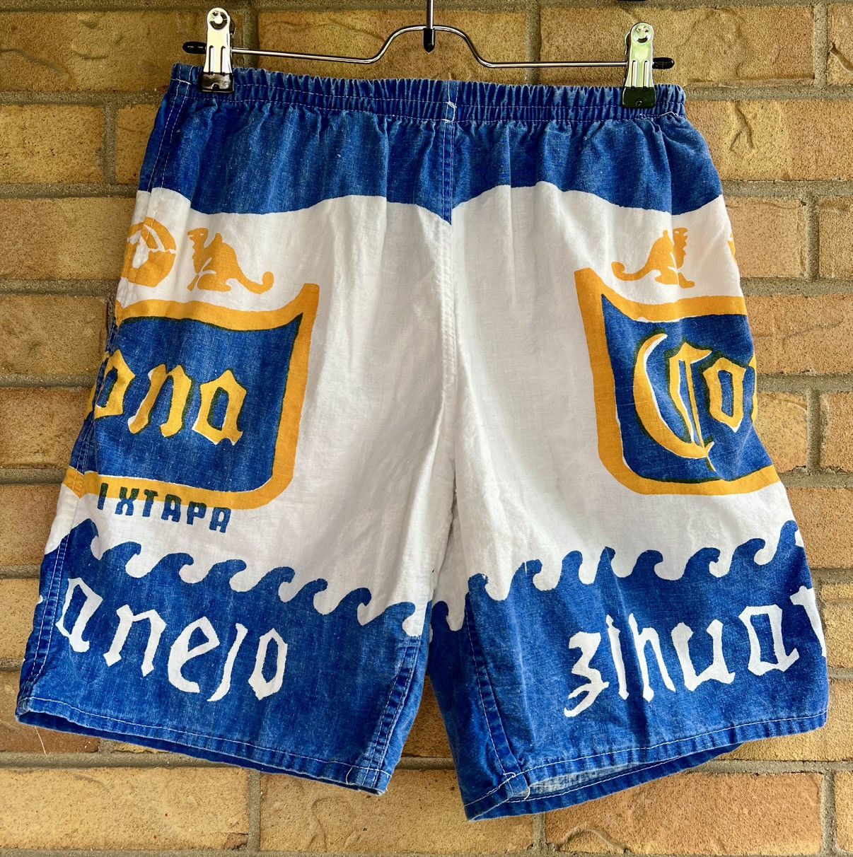 Other Corona Shorts Size US 26 / EU 42 - 2 Thumbnail